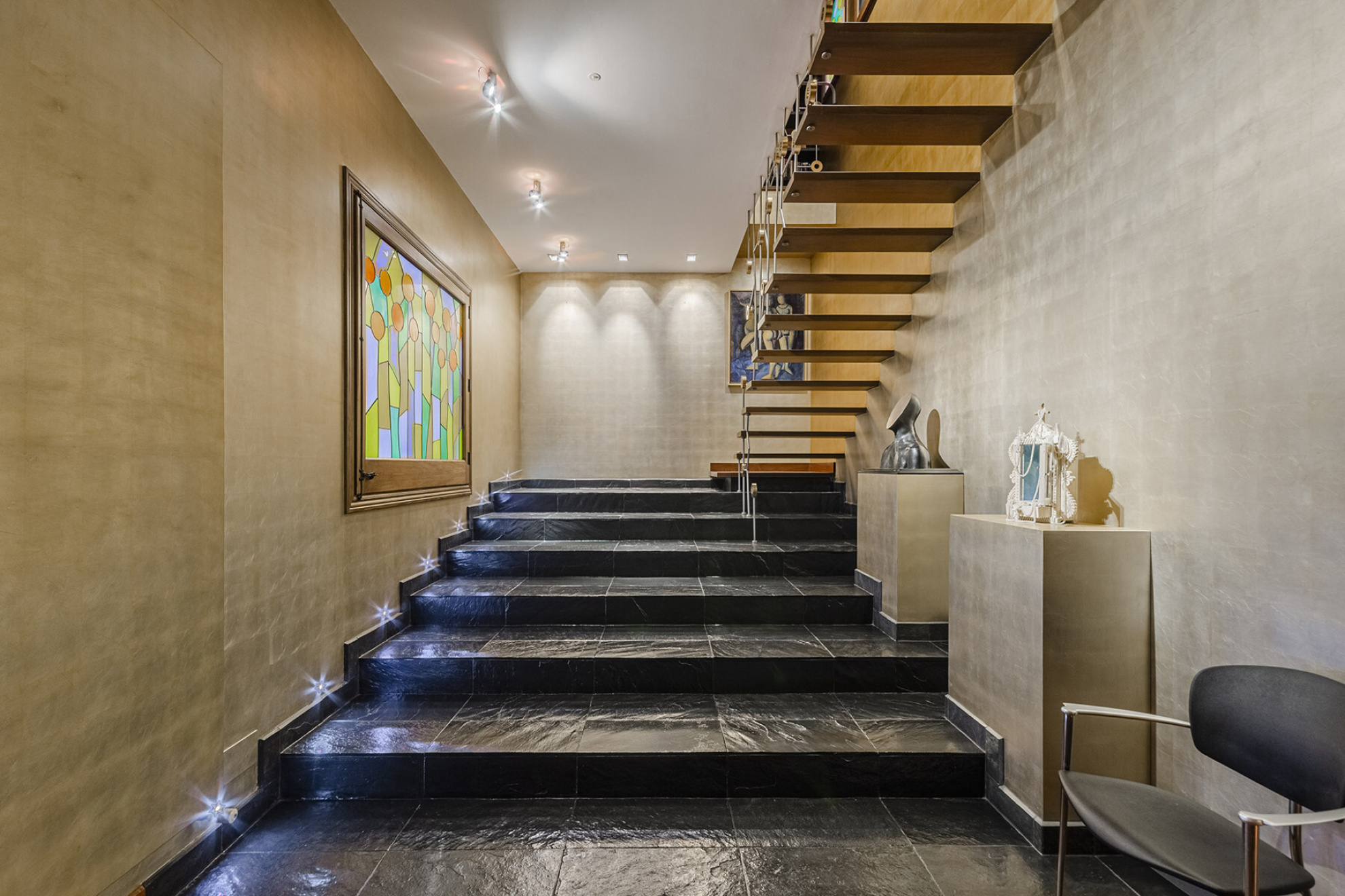  Impressive duplex adjacent to Gaudí