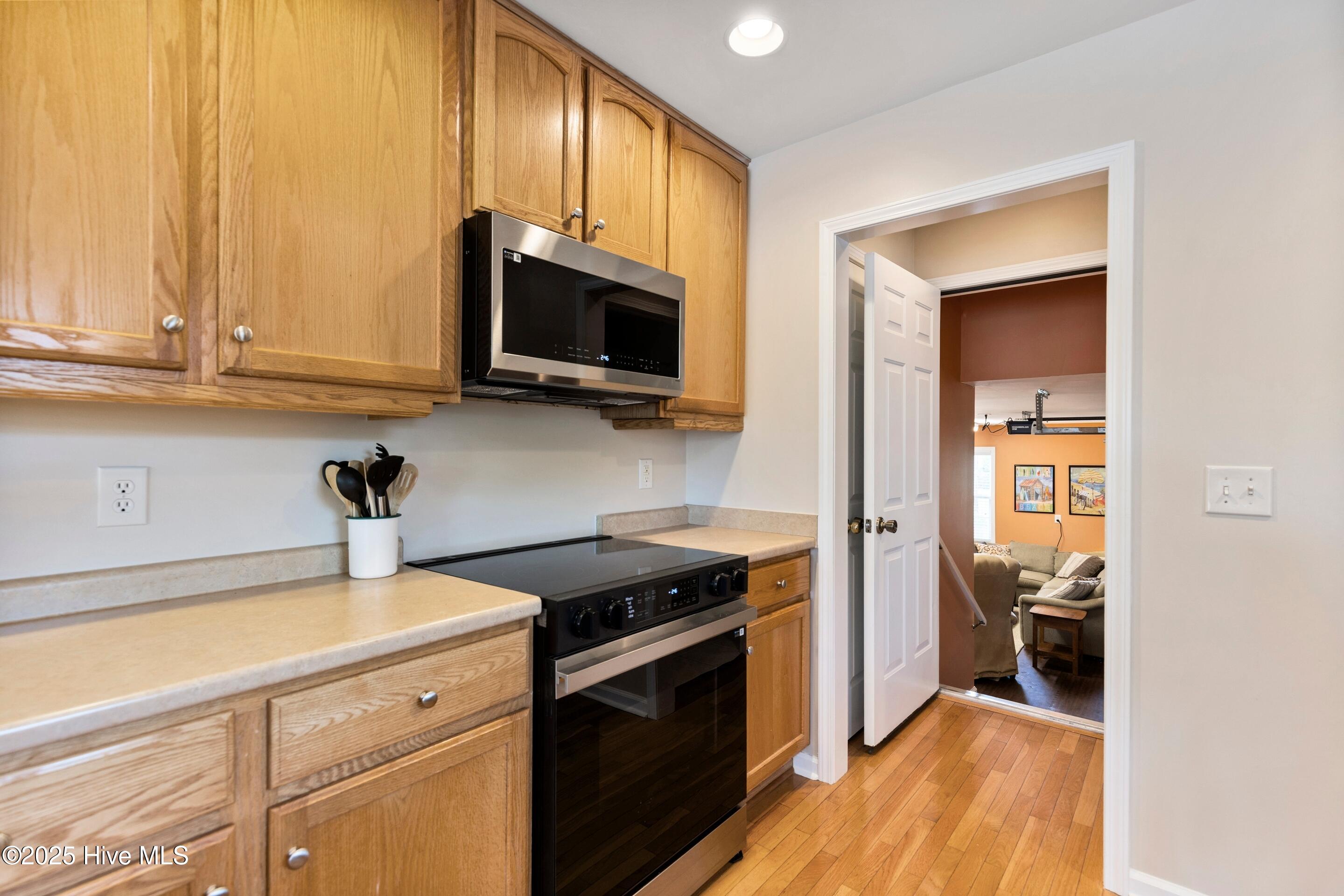 Wilmington, North Carolina, 28409, United States, 4 Bedrooms Bedrooms, ,3 BathroomsBathrooms,Residential,For Sale,1898708
