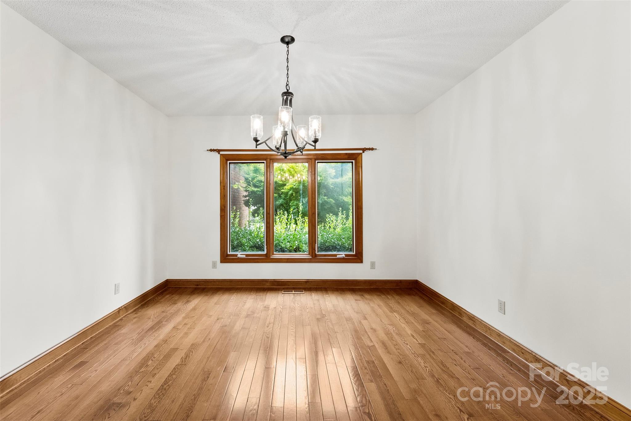 Lincolnton, North Carolina, 28092, United States, 3 Bedrooms Bedrooms, ,3 BathroomsBathrooms,Residential,For Sale,1910907