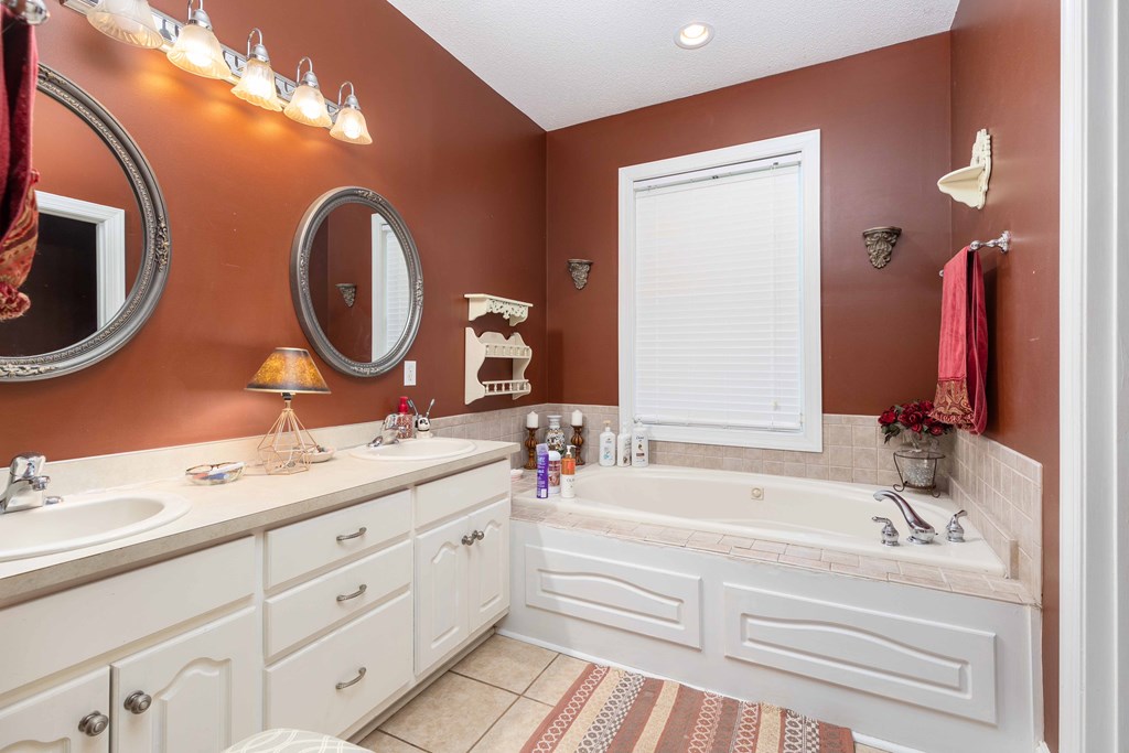 Salem, Alabama, 36874, United States, 4 Bedrooms Bedrooms, ,4 BathroomsBathrooms,Residential,For Sale,1947169