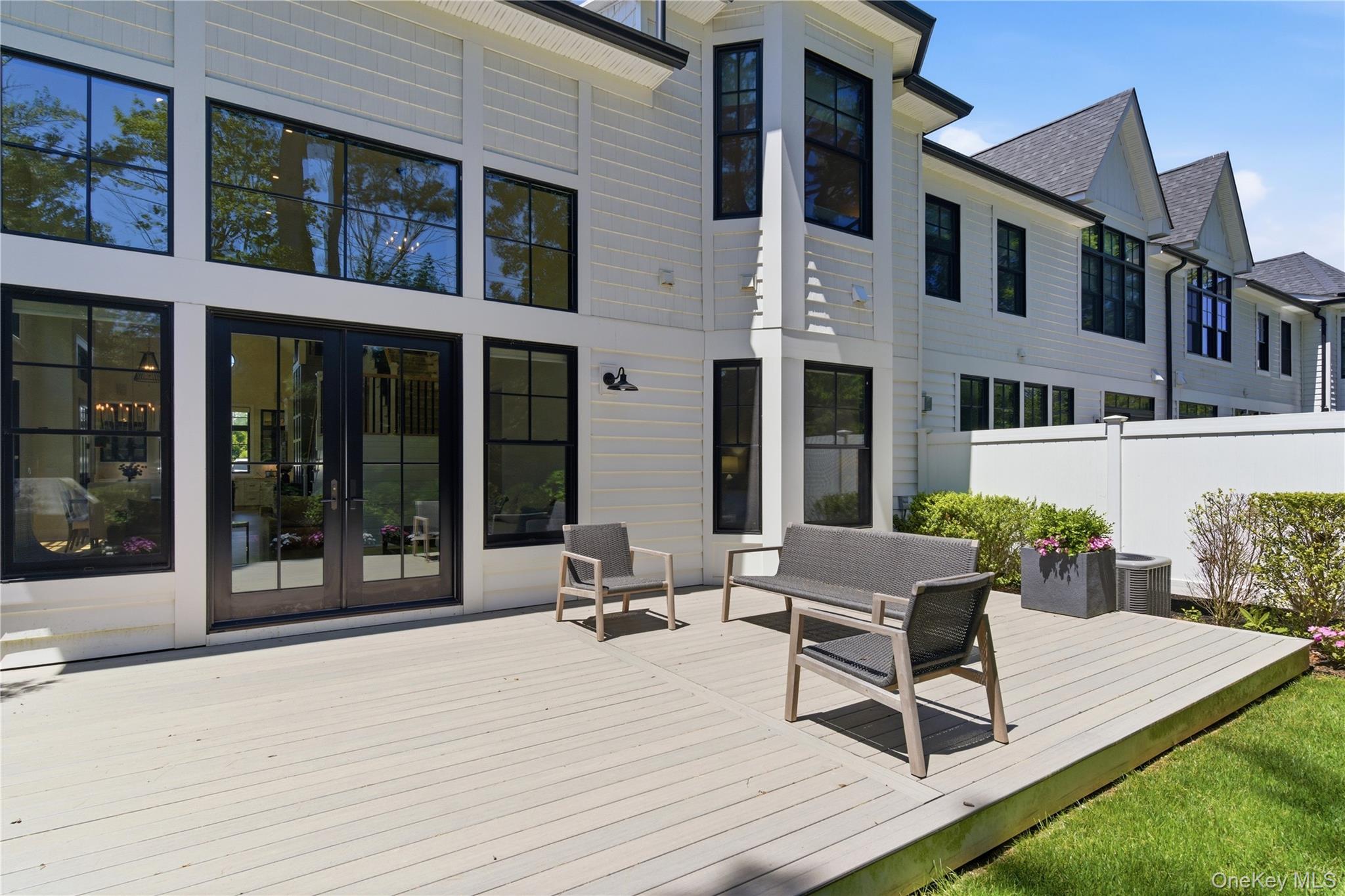  102 Three Ponds Lane E, Woodbury, NY, 11797 - 物件實景