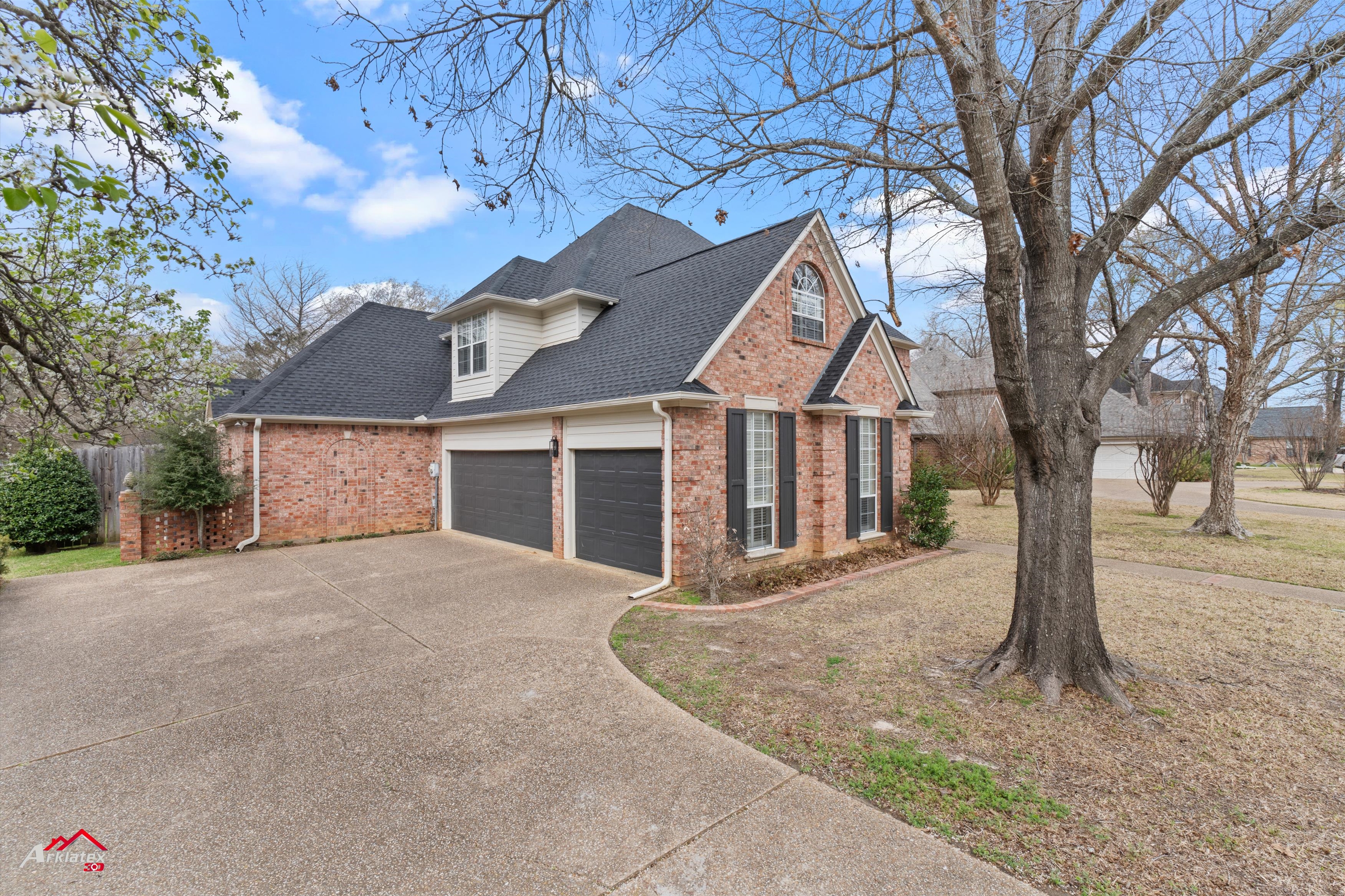 Henderson, Texas, 75703, United States, 5 Bedrooms Bedrooms, ,4 BathroomsBathrooms,Residential,For Sale,1934371