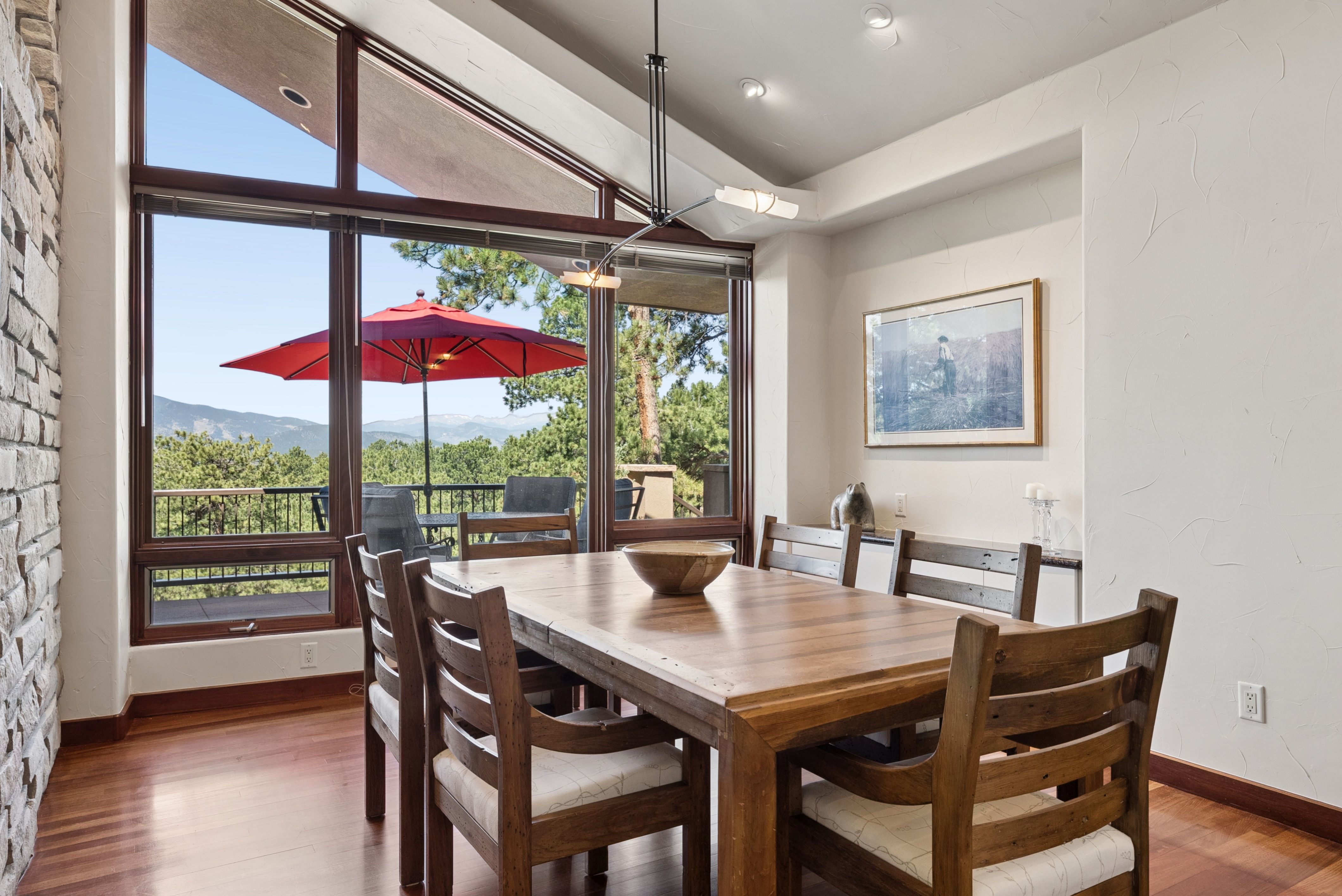  Custom Built on Over Five Acres - 物件實景