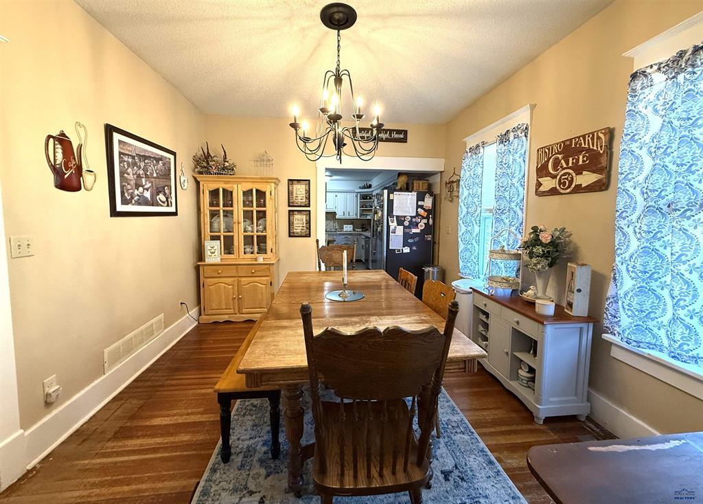 Hot Springs, South Dakota, 57747, United States, 5 Bedrooms Bedrooms, ,3 BathroomsBathrooms,Residential,For Sale,1928045