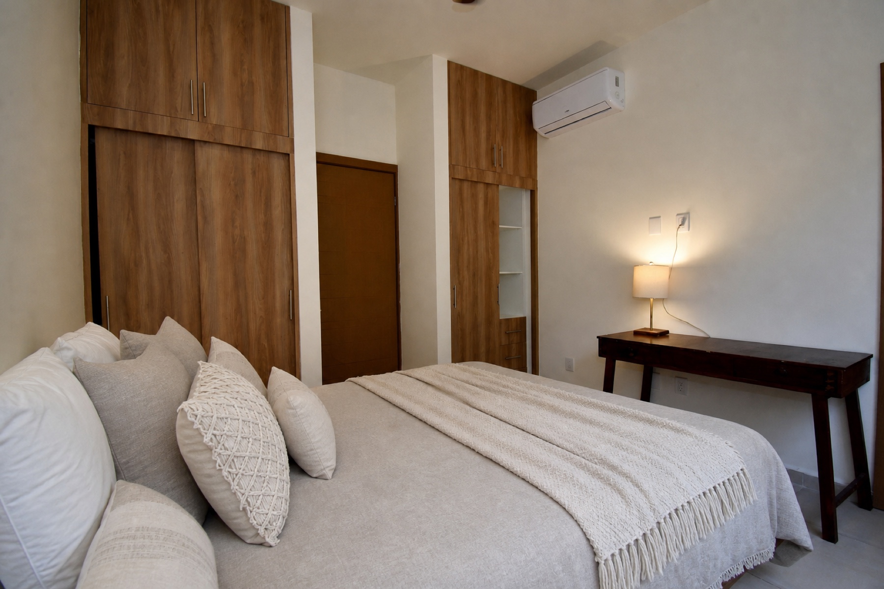  Modern Three-Bedroom Home in Selvanova Coto 3B - 物件實景