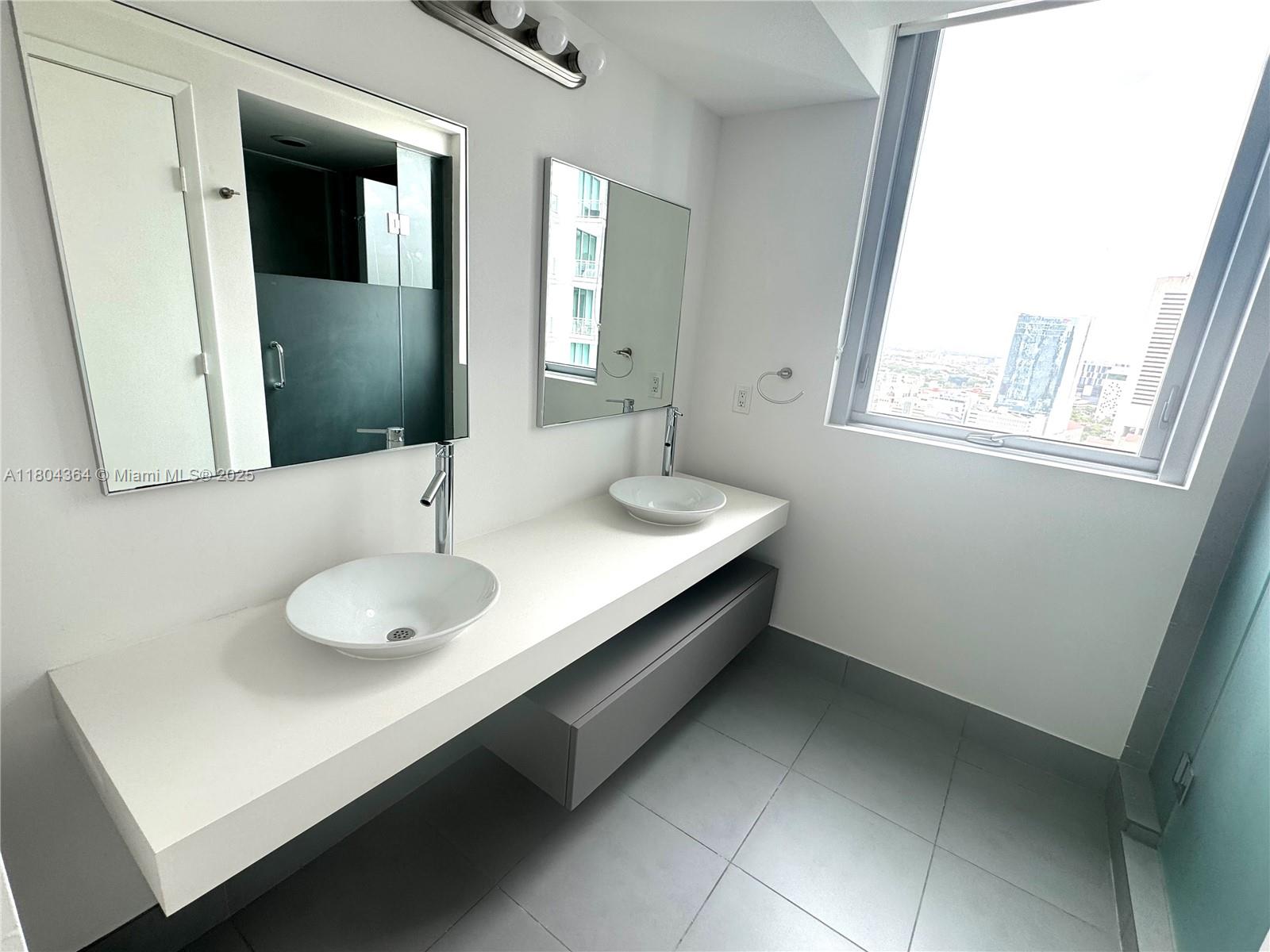 Miami, Florida, 33130, United States, 2 Bedrooms Bedrooms, ,3 BathroomsBathrooms,Residential,For Sale,1849897