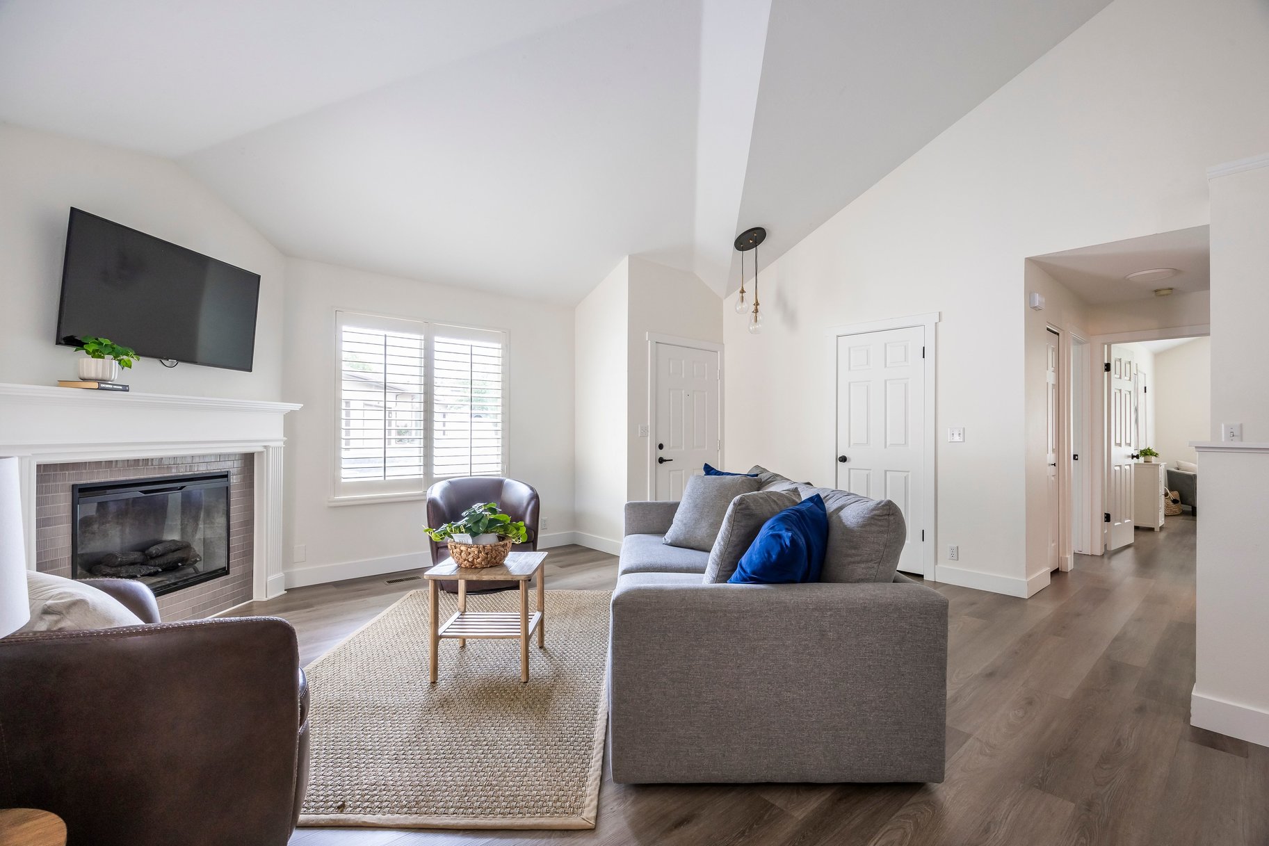  Rarely Available Harvest Lane Rambler Main-Level Living - 物件實景