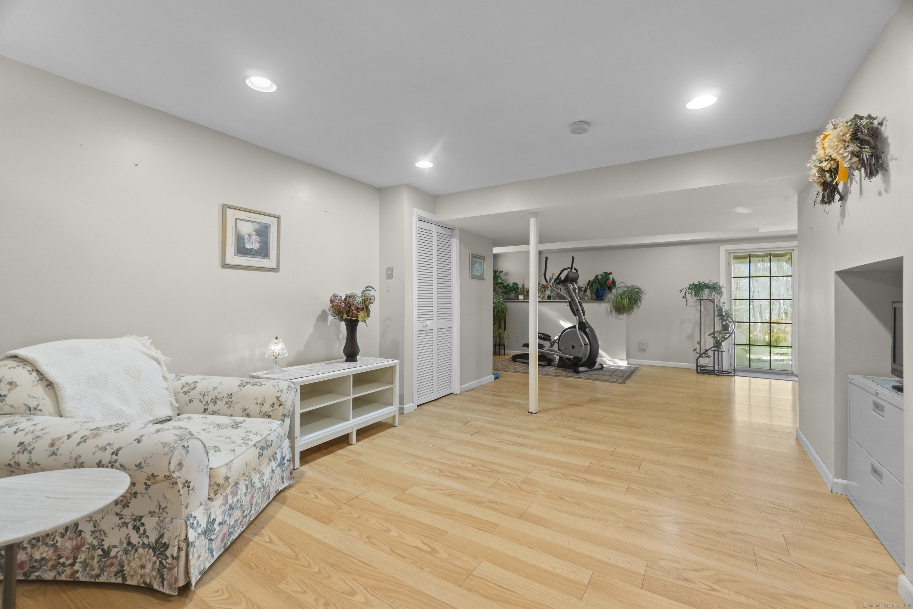 Salem, Connecticut, 06420, United States, 4 Bedrooms Bedrooms, ,3 BathroomsBathrooms,Residential,For Sale,1986048