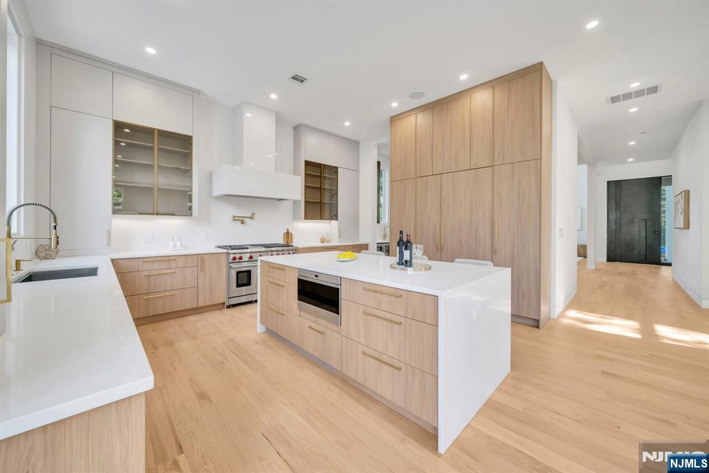 Tenafly, New Jersey, 07670, United States, 6 Bedrooms Bedrooms, ,6 BathroomsBathrooms,Residential,For Sale,1906714