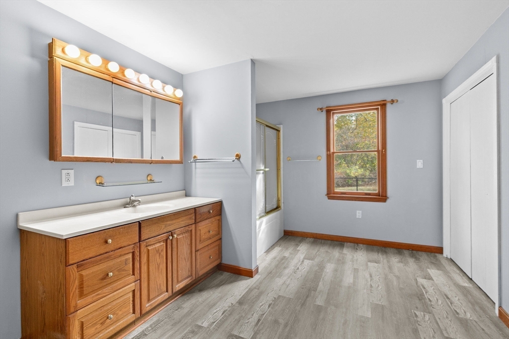 Dennis, Massachusetts, 02660, United States, 3 Bedrooms Bedrooms, ,2 BathroomsBathrooms,Residential,For Sale,1991064