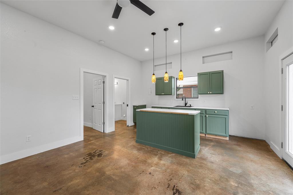 Waco, Texas, 76710, United States, 5 Bedrooms Bedrooms, ,4 BathroomsBathrooms,Residential,For Sale,1806319