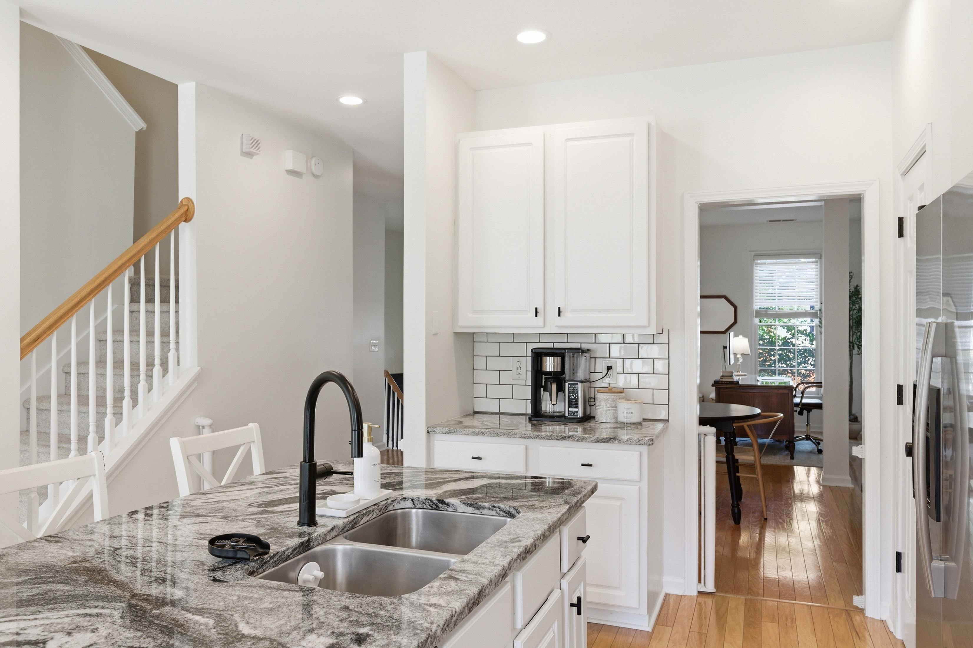  Elevated Finishes, Functional Living and Modern Style in Three Level Townhome - 物件實景