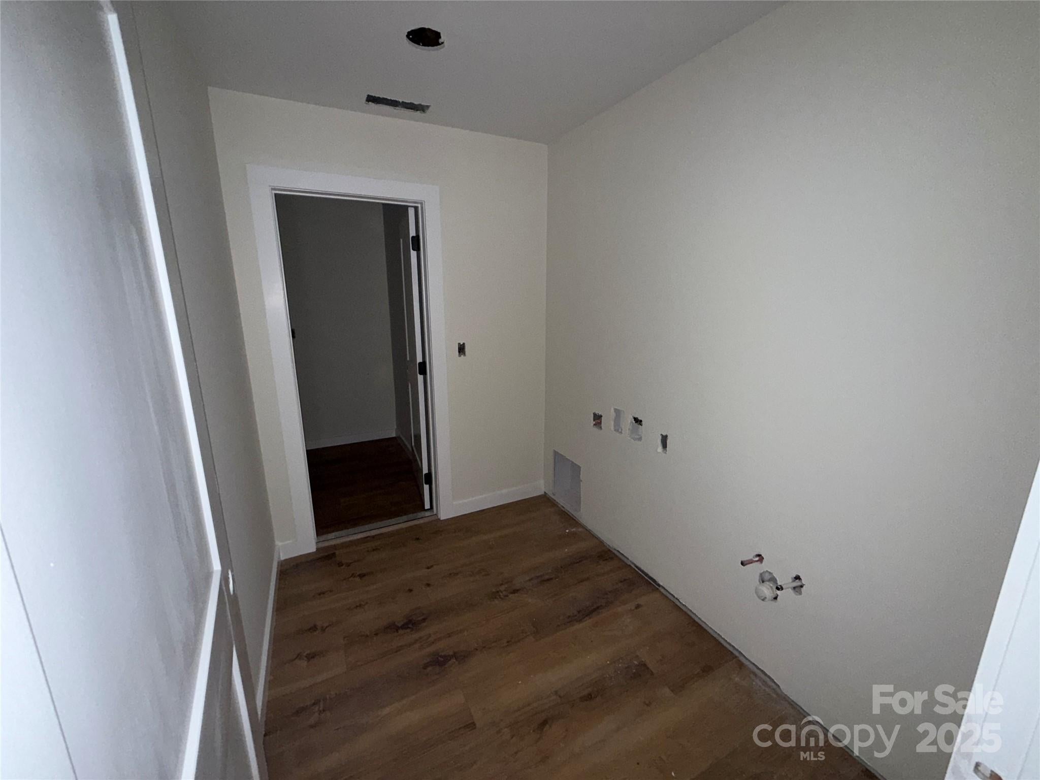 Lenoir, North Carolina, 28645, United States, 4 Bedrooms Bedrooms, ,3 BathroomsBathrooms,Residential,For Sale,1906492