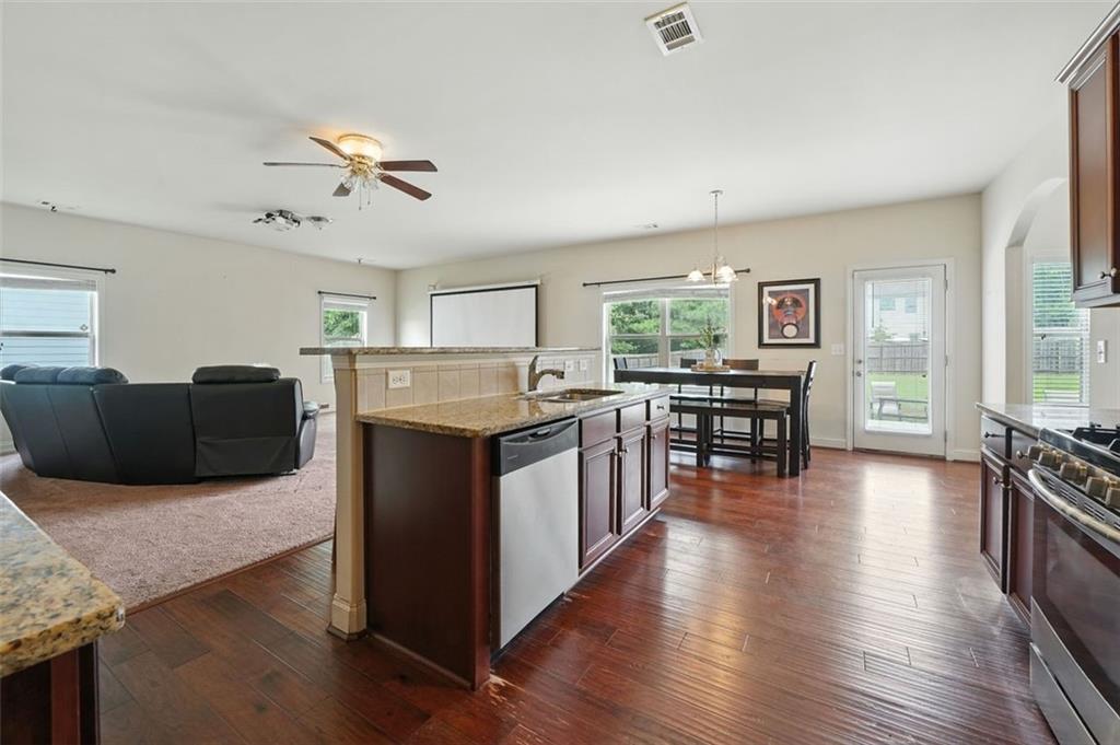 Atlanta, Georgia, 30331, United States, 5 Bedrooms Bedrooms, ,4 BathroomsBathrooms,Residential,For Sale,1933475