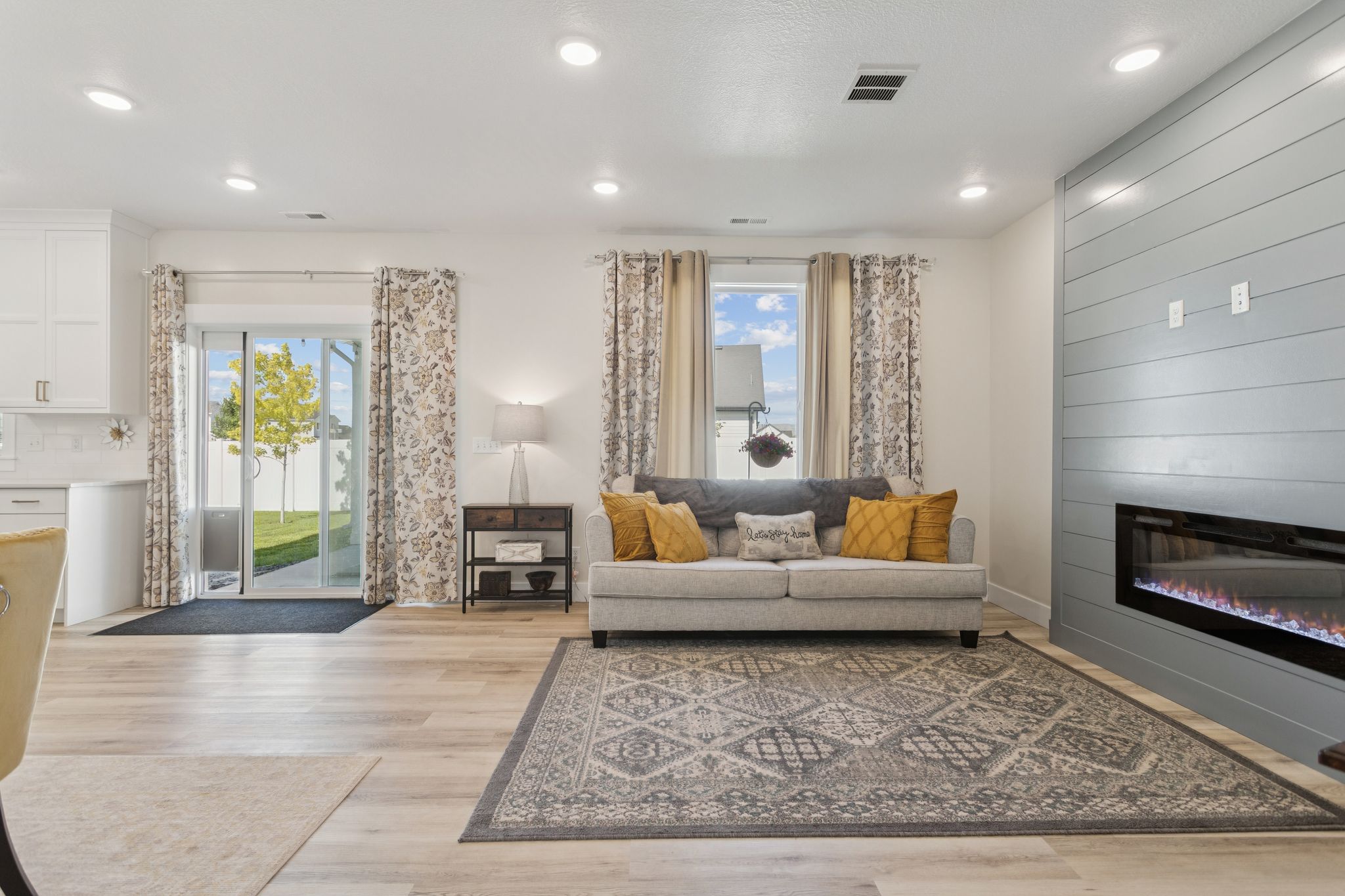 Tremonton, Utah, 84337, United States, 3 Bedrooms Bedrooms, ,3 BathroomsBathrooms,Residential,For Sale,1890035