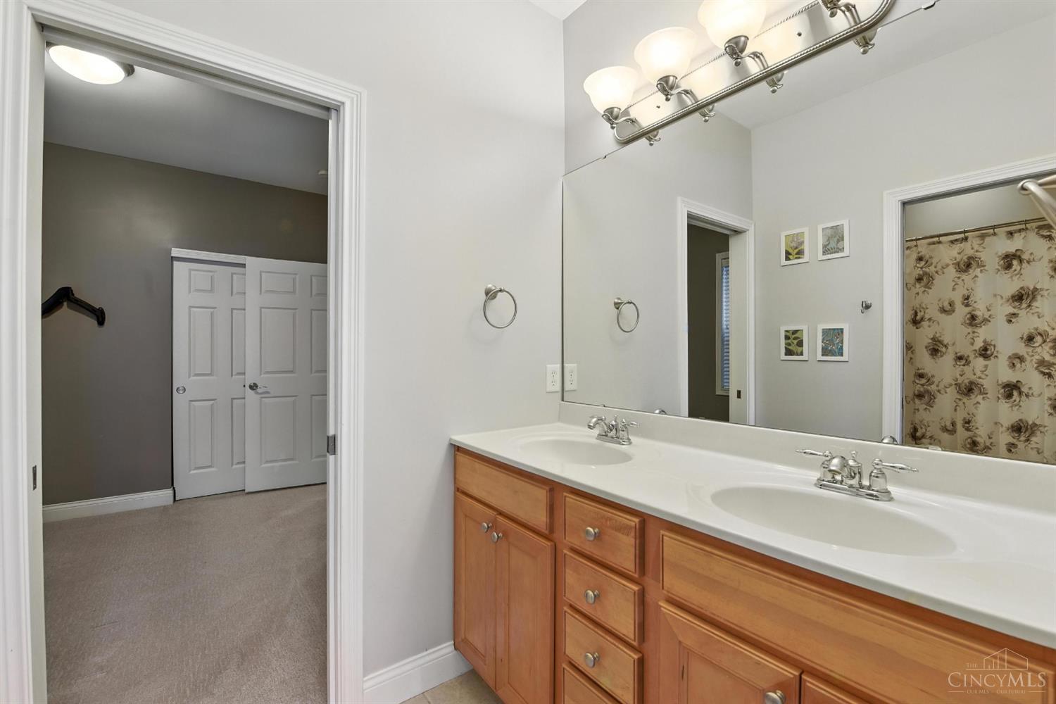 Cincinnati, Ohio, 45226, United States, 3 Bedrooms Bedrooms, ,4 BathroomsBathrooms,Residential,For Sale,1907461
