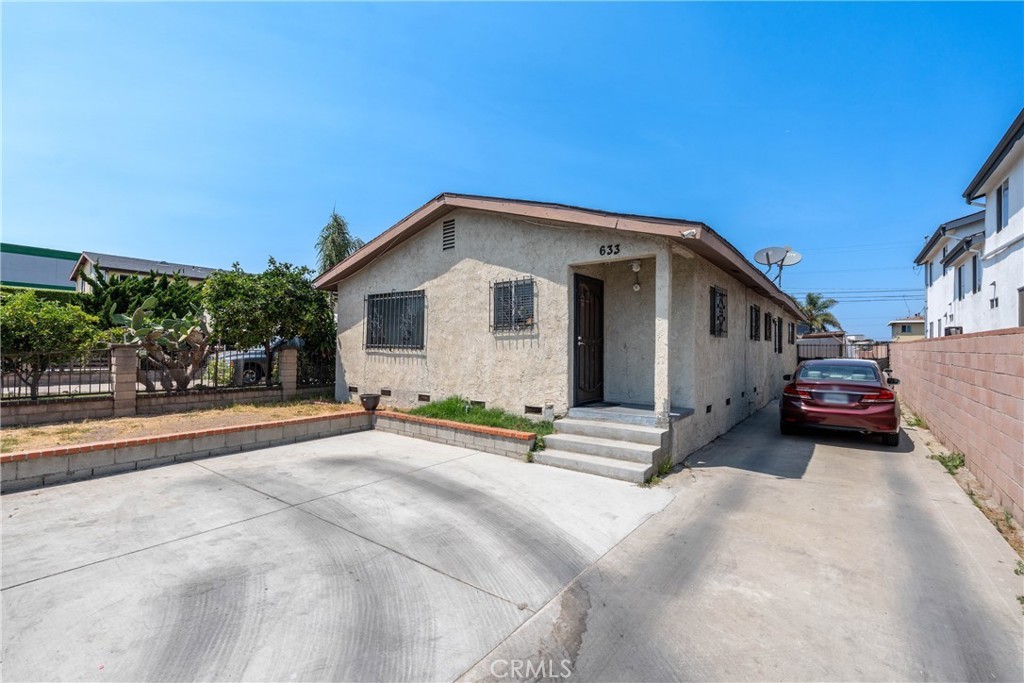 Los Angeles, California, 90059, United States, 4 Bedrooms Bedrooms, ,2 BathroomsBathrooms,Residential,For Sale,1929062