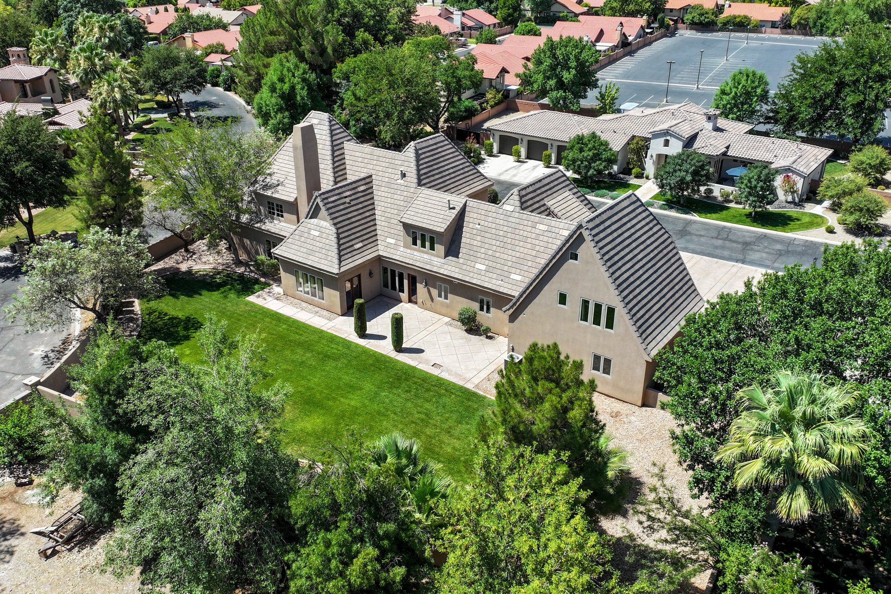  French Country Estate, Tucked Within an Exclusive Luxury Gated Community - 物件實景
