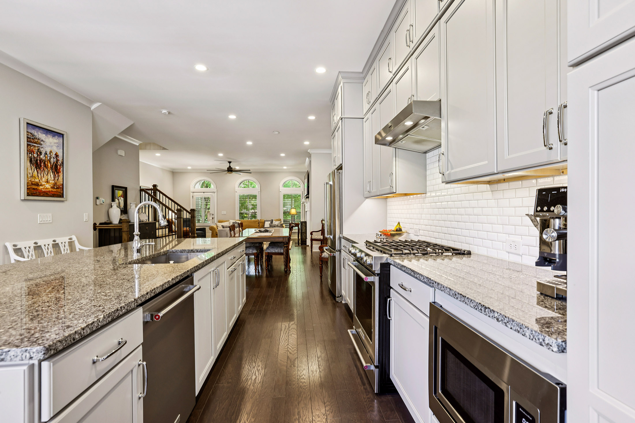 Stunning Three-story Townhome - 物件實景