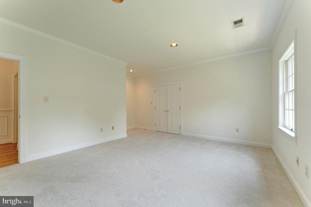 Great Falls, Virginia, 22066, United States, 5 Bedrooms Bedrooms, ,5 BathroomsBathrooms,Residential,For Sale,1900616