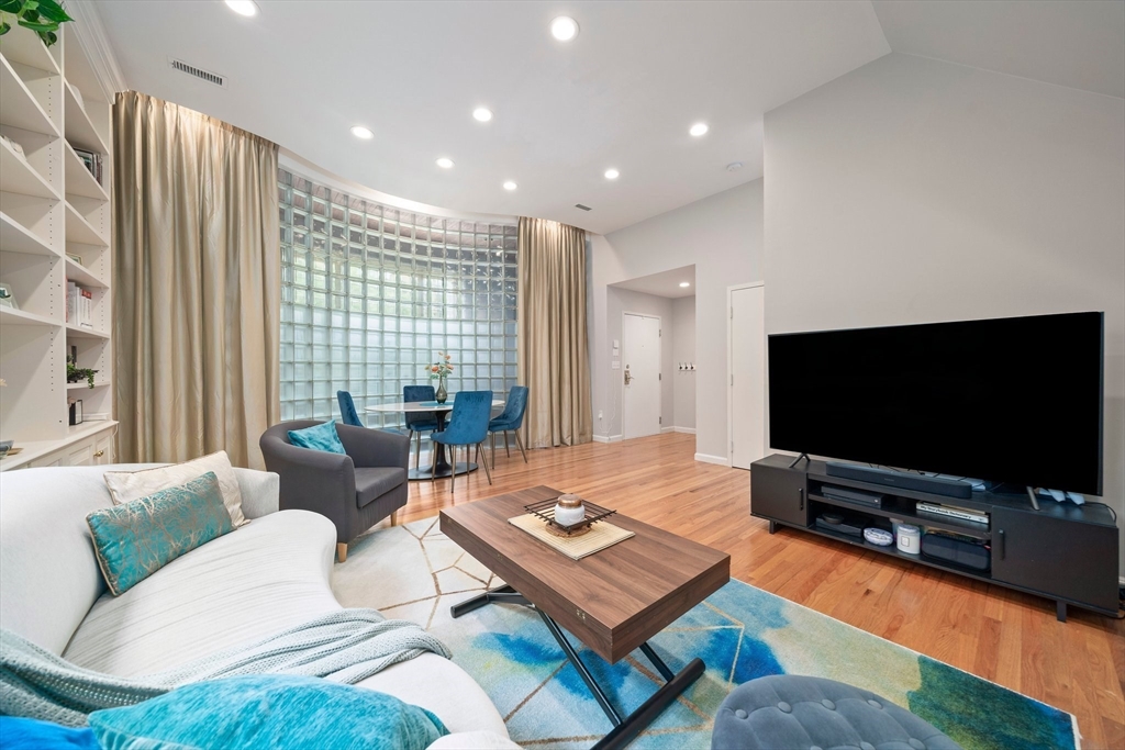 Brookline, Massachusetts, 02445, United States, 3 Bedrooms Bedrooms, ,2 BathroomsBathrooms,Residential,For Sale,1891424