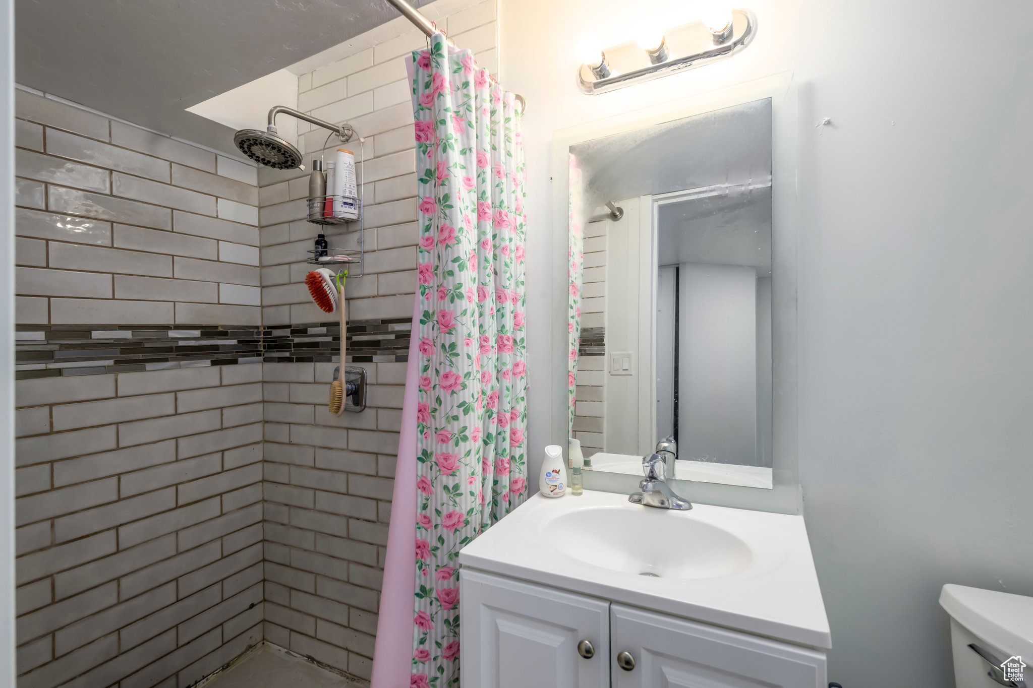 West Valley City, Utah, 84128, United States, 6 Bedrooms Bedrooms, ,3 BathroomsBathrooms,Residential,For Sale,1917047