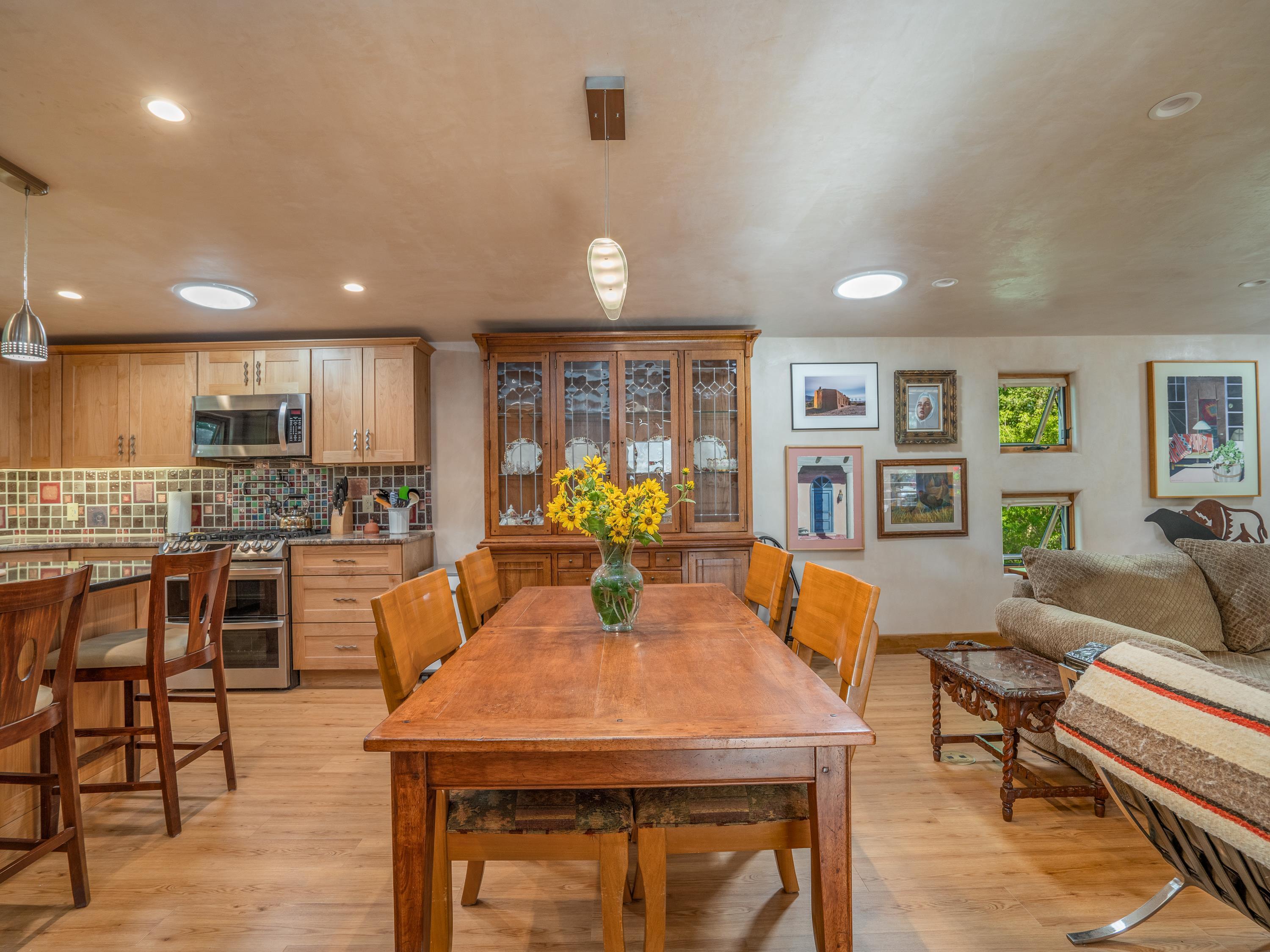 128 Las Cruces, Taos, New Mexico, 87571, United States, 2 Bedrooms Bedrooms, ,2 BathroomsBathrooms,Residential,For Sale,128 Las Cruces,1629727