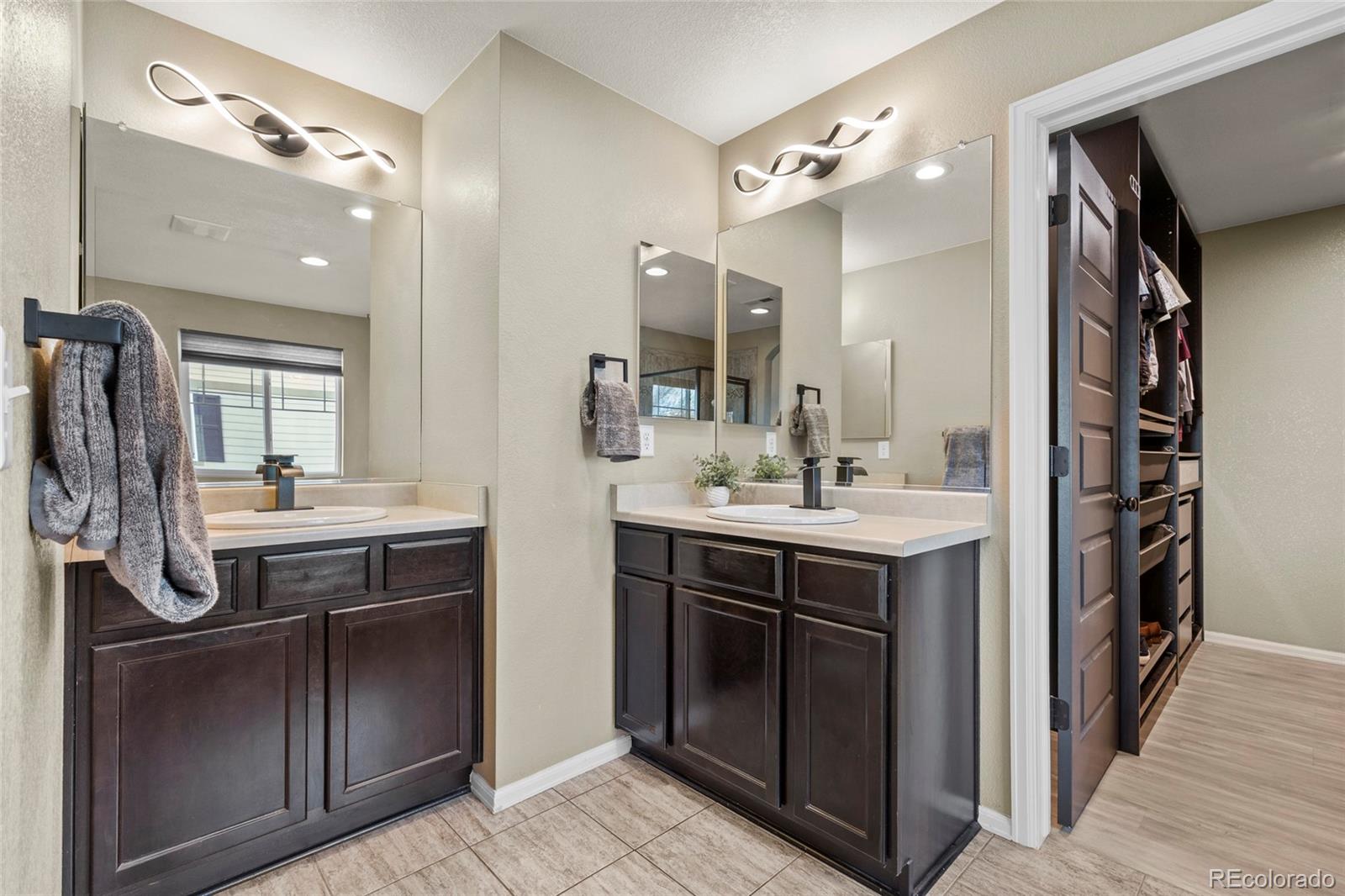 Aurora, Colorado, 80018, United States, 5 Bedrooms Bedrooms, ,3 BathroomsBathrooms,Residential,For Sale,1993047