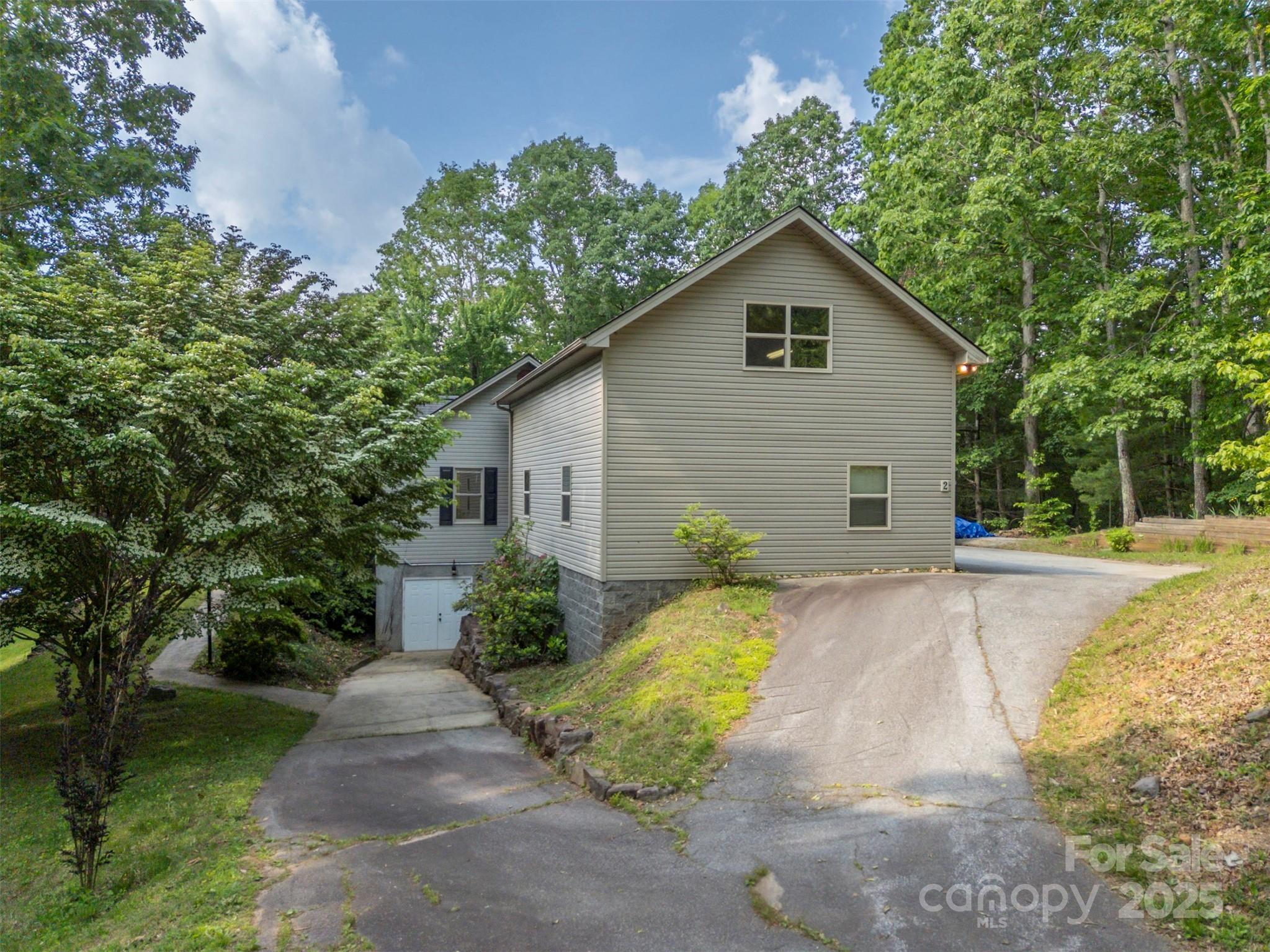 Zirconia, North Carolina, 28790, United States, 3 Bedrooms Bedrooms, ,2 BathroomsBathrooms,Residential,For Sale,1827884