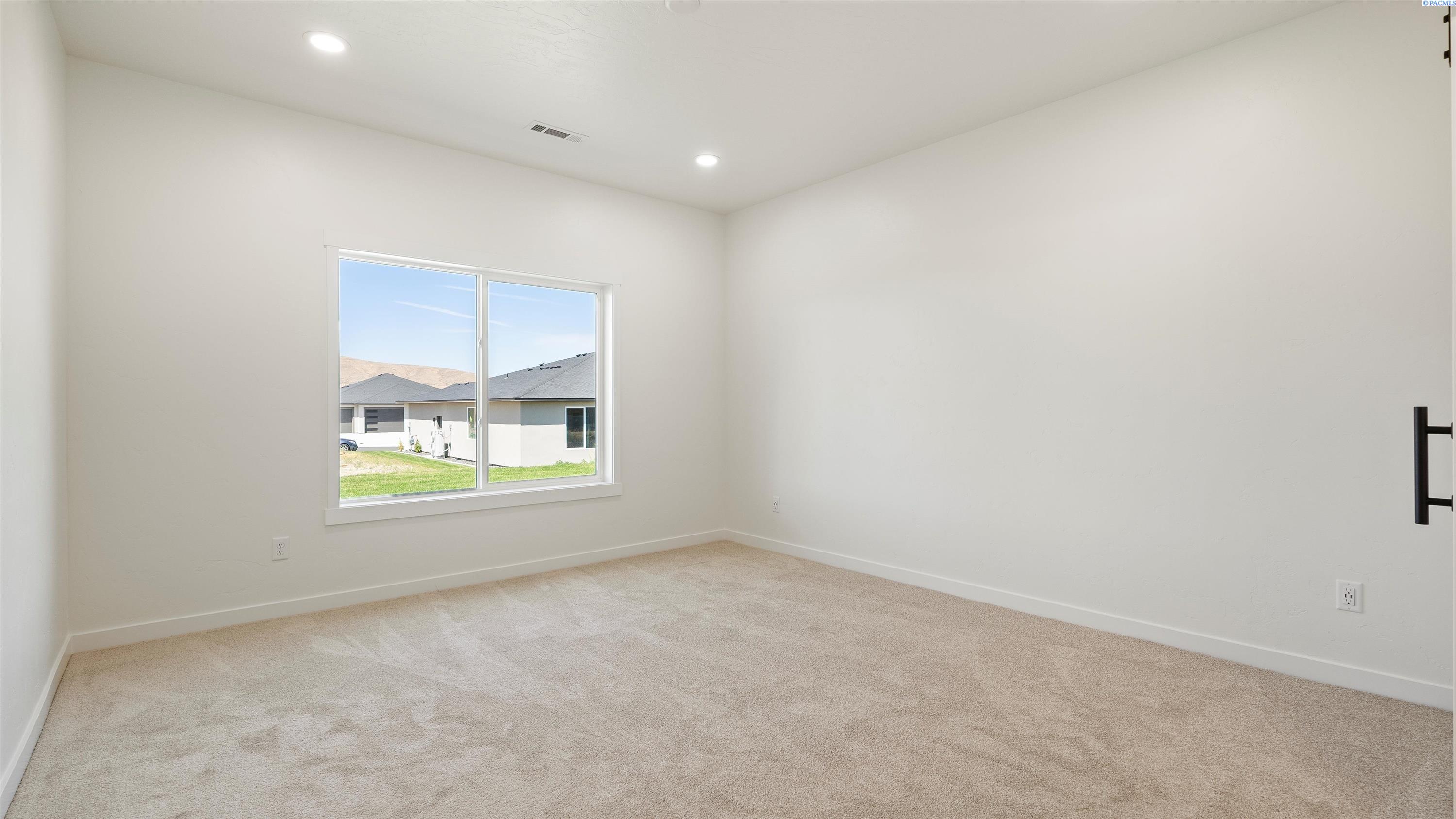 Richland, Washington, 99352, United States, 3 Bedrooms Bedrooms, ,2 BathroomsBathrooms,Residential,For Sale,1883404