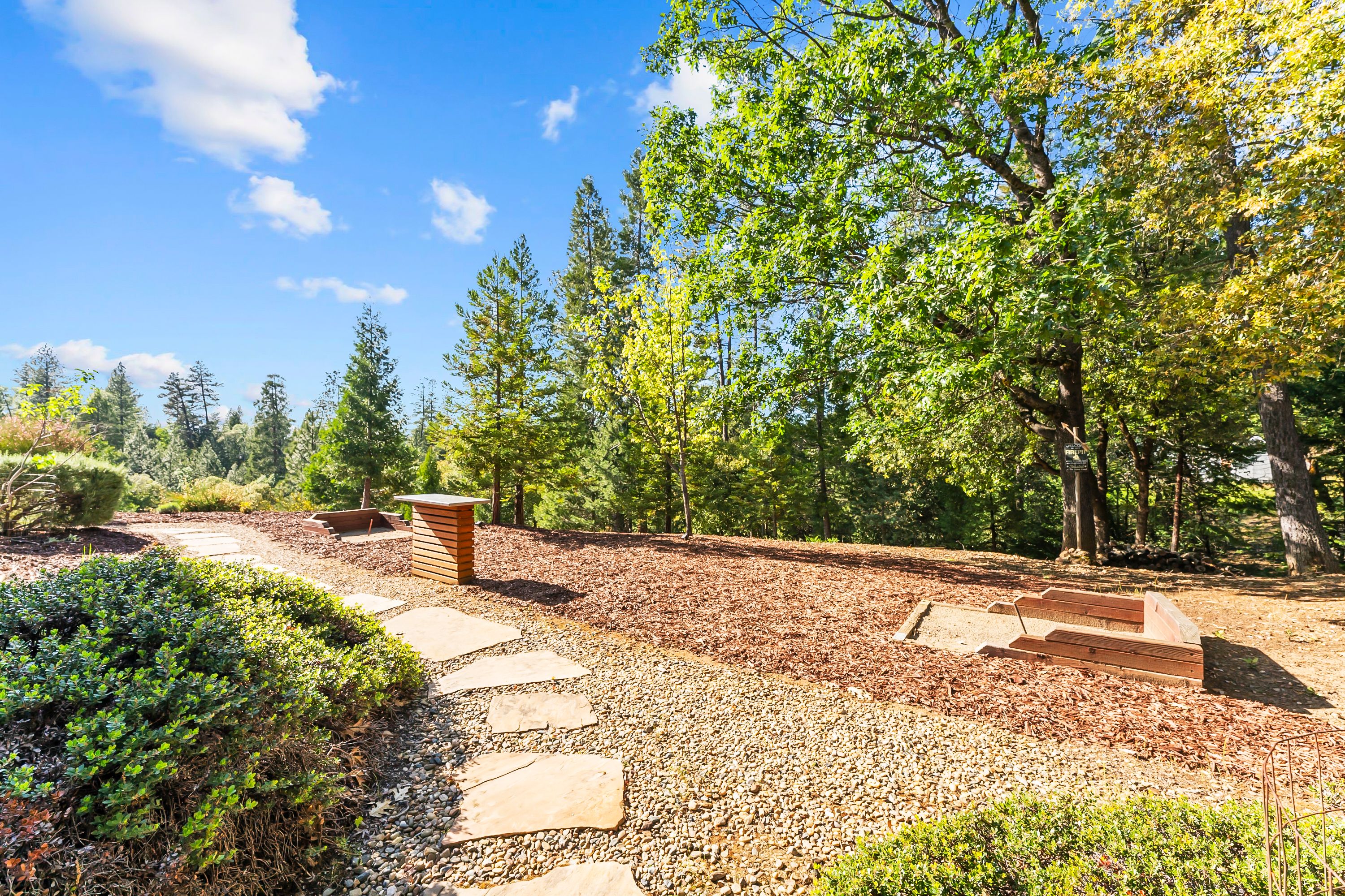  Thoughtfully Designed Living with Income Potential - 物件實景