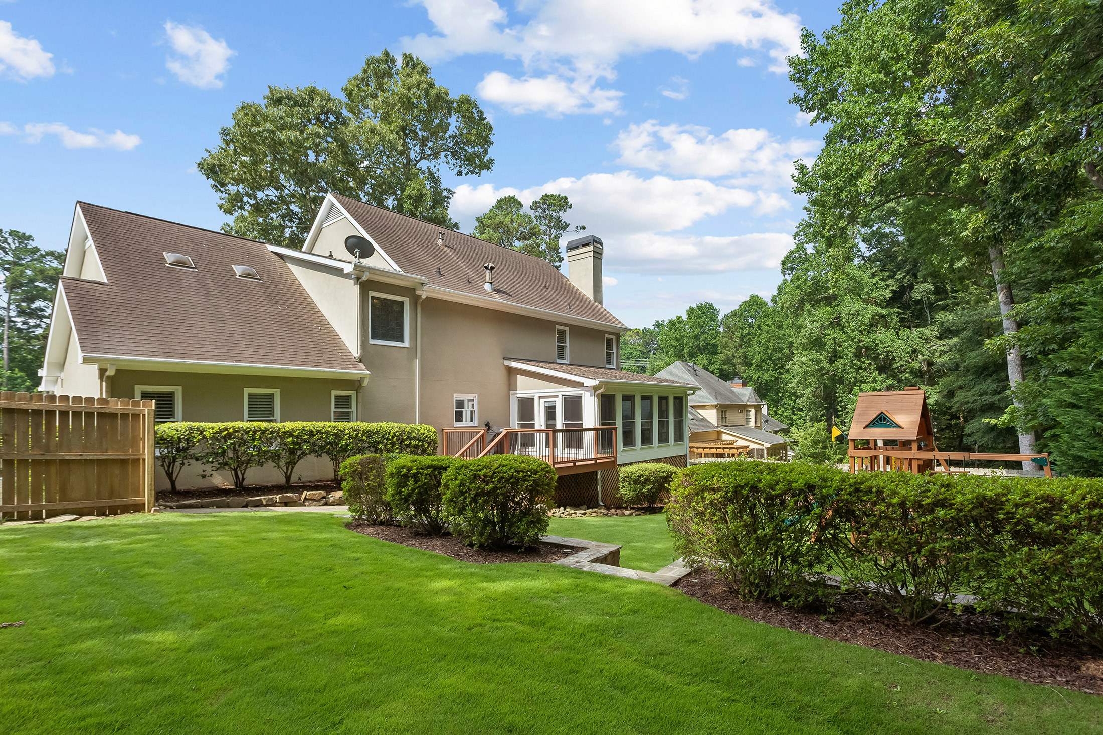  Beautifully Updated Four Bedroom Home in an Active Swim/Tennis Community - 物件實景