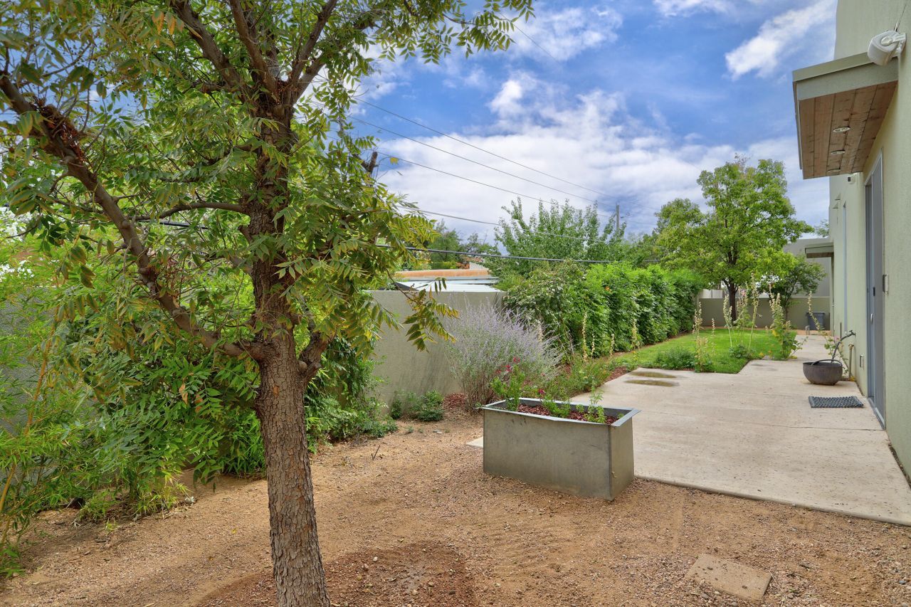 Albuquerque, New Mexico, 87104, United States, 4 Bedrooms Bedrooms, ,4 BathroomsBathrooms,Residential,For Sale,1940748