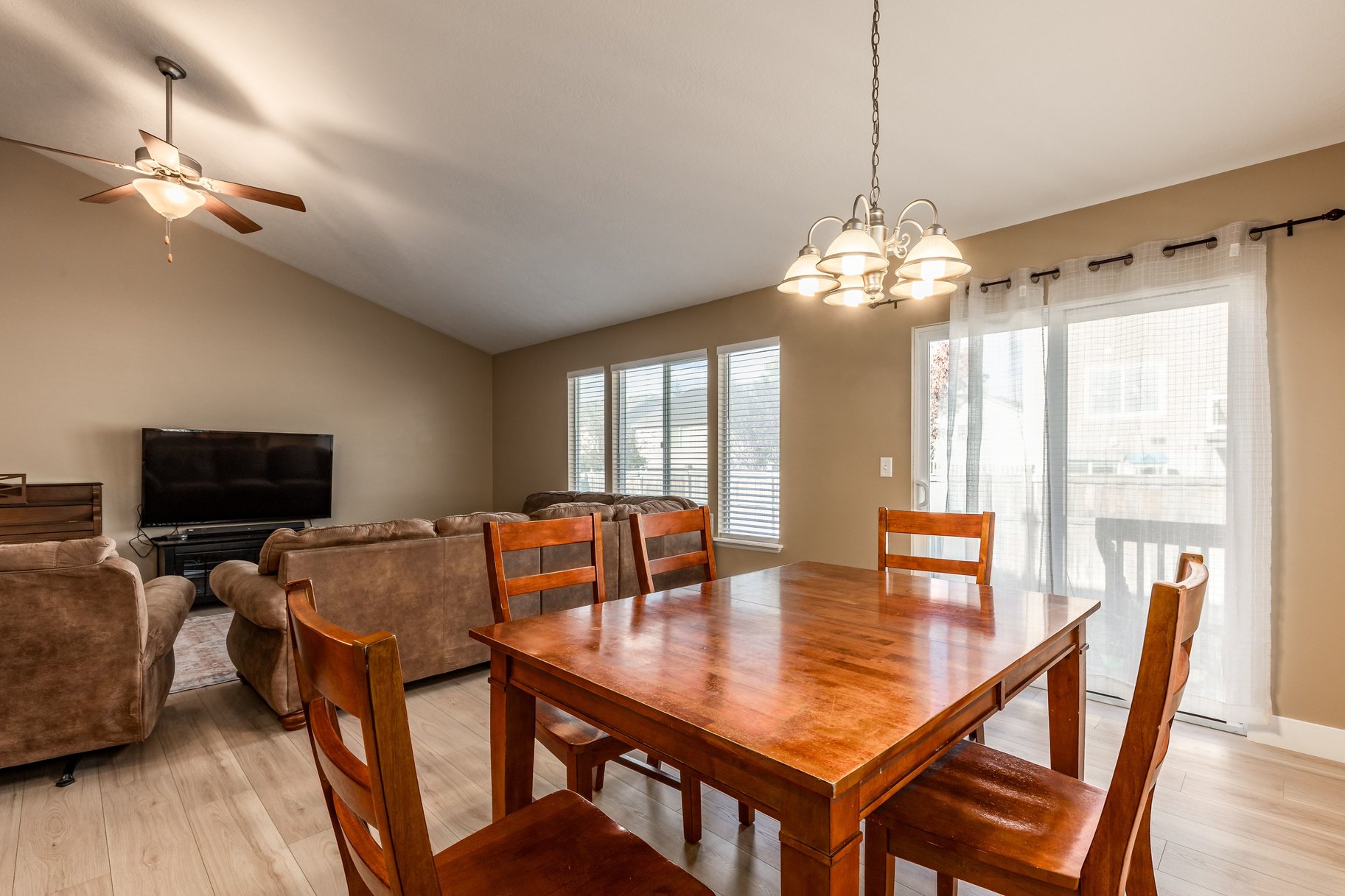  Move-In Ready in an Established Eagle Mountain Neighborhood - 物件實景