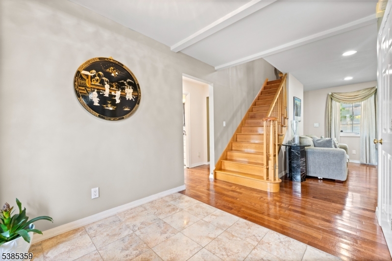 Wayne Twp., New Jersey, 07470, United States, 5 Bedrooms Bedrooms, ,3 BathroomsBathrooms,Residential,For Sale,1947958