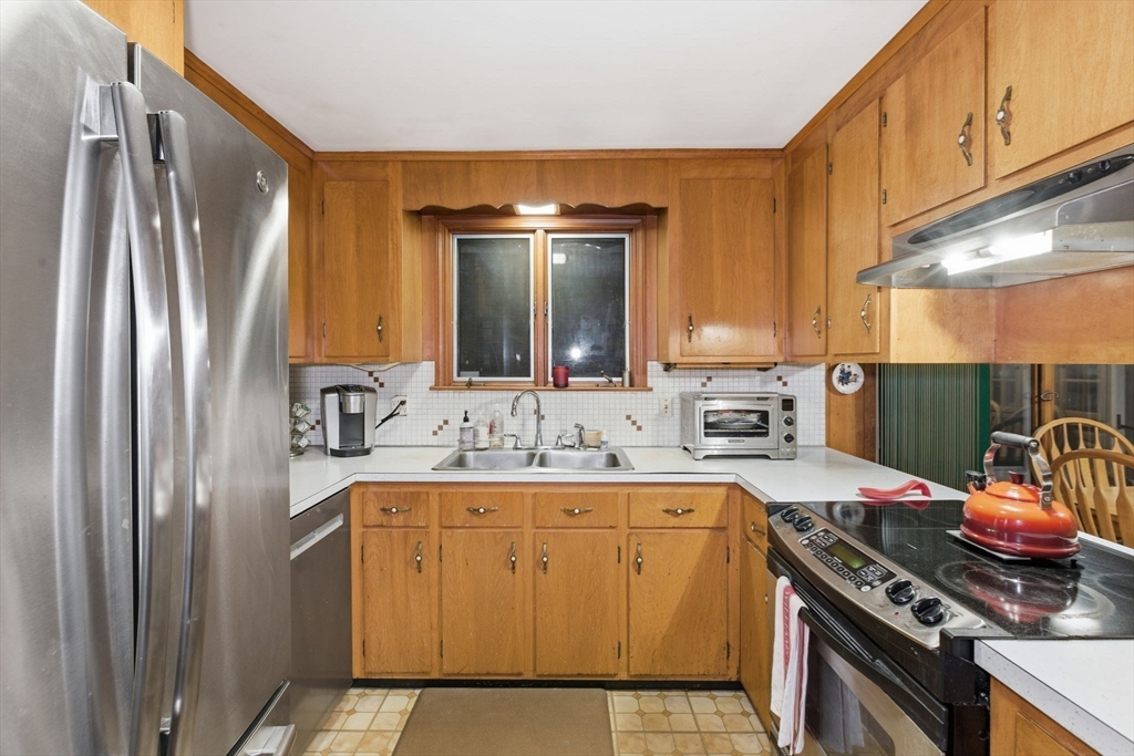 Methuen, Massachusetts, 01844, United States, 3 Bedrooms Bedrooms, ,1 BathroomBathrooms,Residential,For Sale,1987620