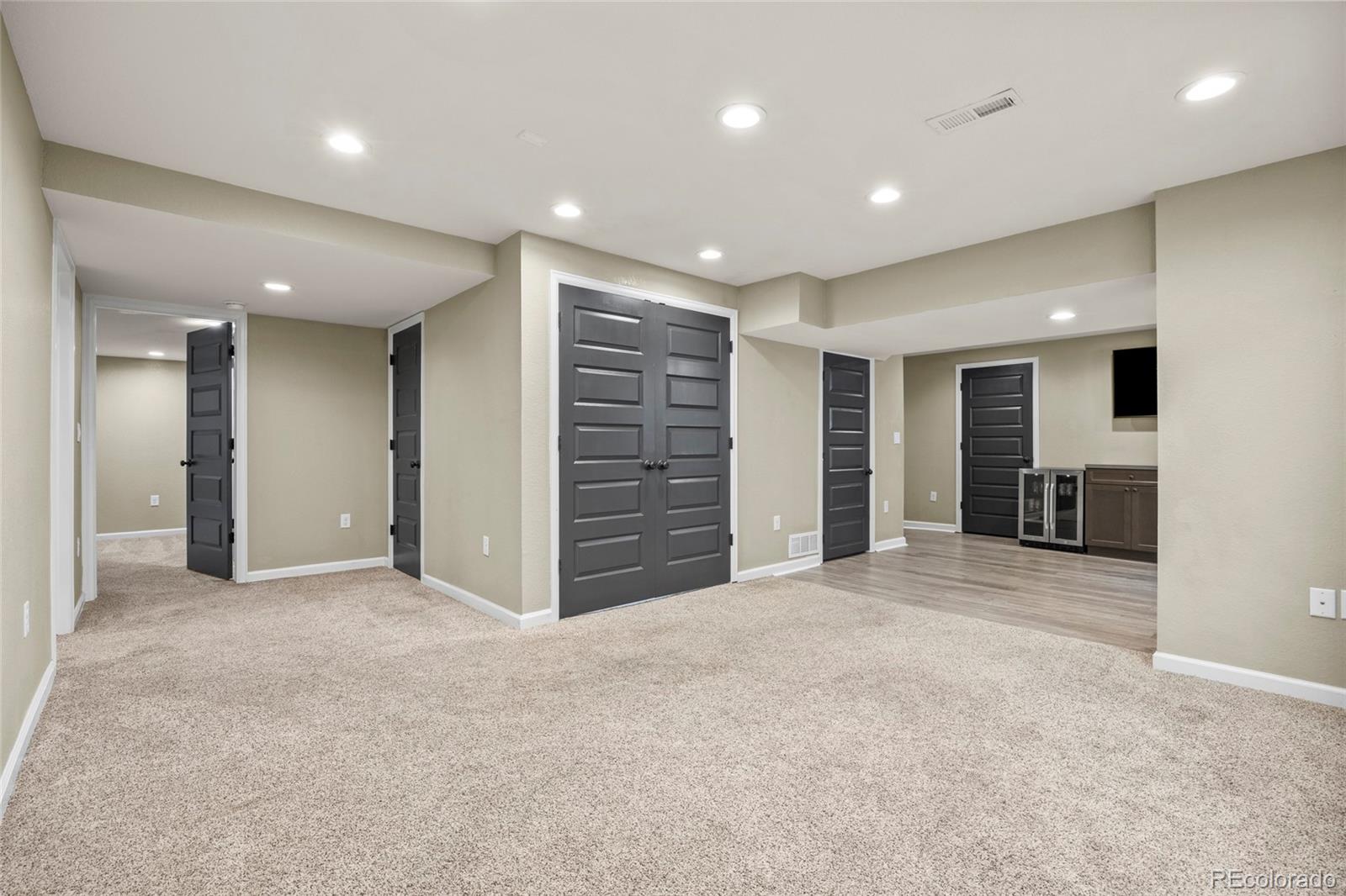 Aurora, Colorado, 80018, United States, 5 Bedrooms Bedrooms, ,3 BathroomsBathrooms,Residential,For Sale,1993047