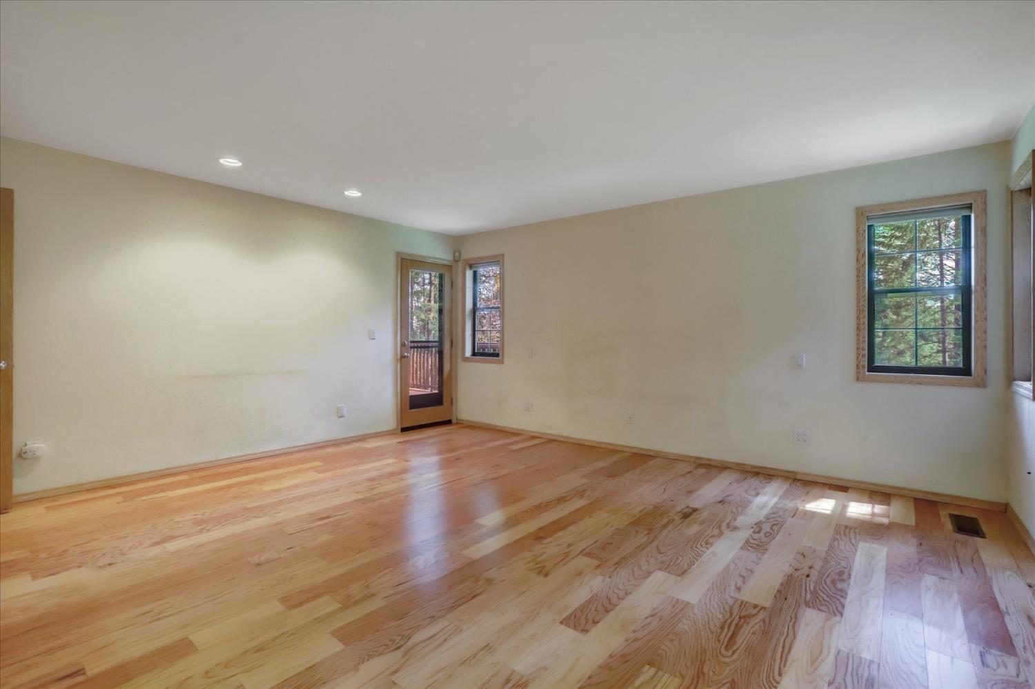 Nevada City, California, 95959, United States, 3 Bedrooms Bedrooms, ,4 BathroomsBathrooms,Residential,For Sale,1977718