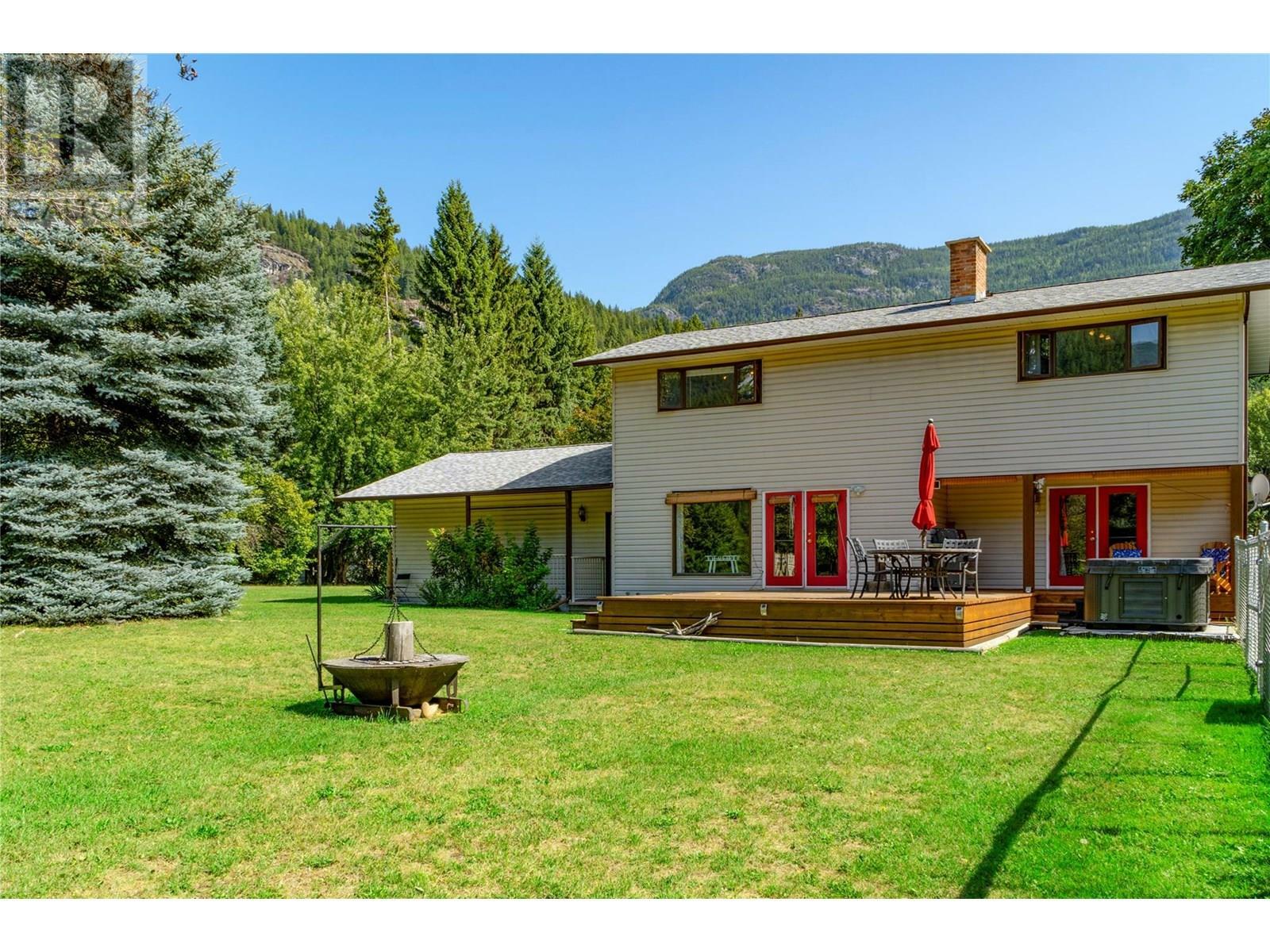 CASTLEGAR, British Columbia, V1N 4S6, CA, 4 Bedrooms Bedrooms, ,3 BathroomsBathrooms,Residential,For Sale,1859816