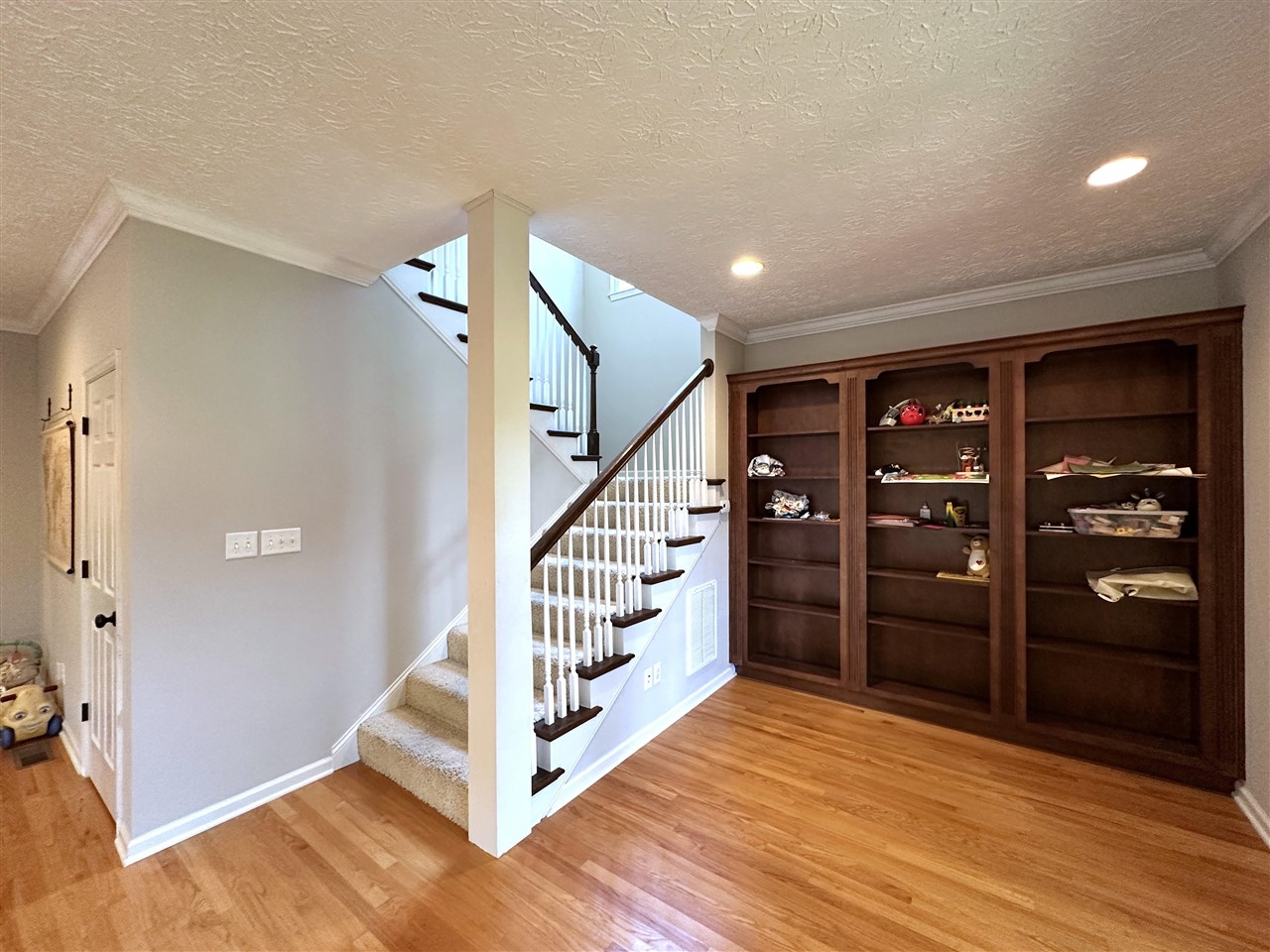 Bowling Green, Kentucky, 42104, United States, 5 Bedrooms Bedrooms, ,3 BathroomsBathrooms,Residential,For Sale,1907465