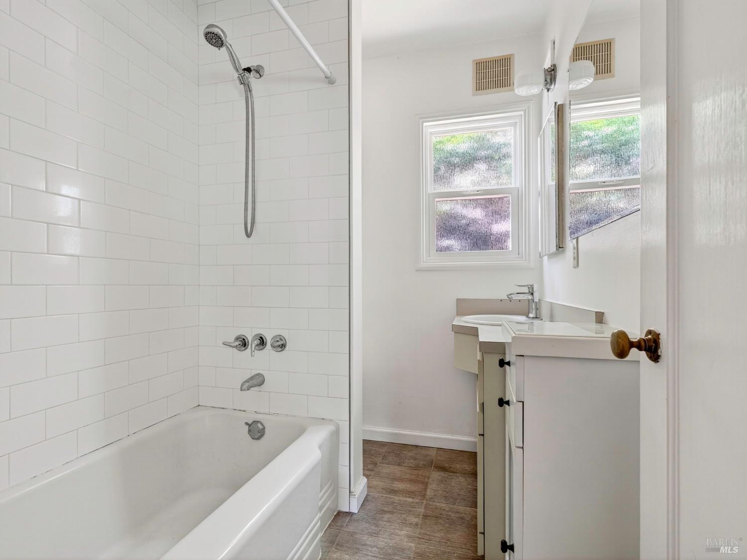 St. Helena, California, 94574, United States, 2 Bedrooms Bedrooms, ,2 BathroomsBathrooms,Residential,For Sale,1932187
