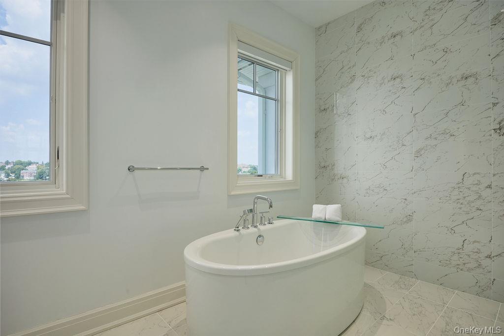 New Rochelle, New York, 10805, United States, 3 Bedrooms Bedrooms, ,4 BathroomsBathrooms,Residential,For Sale,1942227