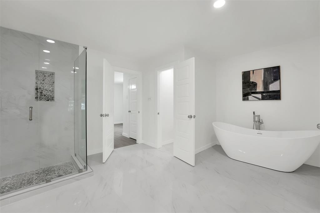 200 Silverleaf Drive, Fort Worth, Texas, 76112, United States, 5 Bedrooms Bedrooms, ,6 BathroomsBathrooms,Residential,For Sale,200 Silverleaf Drive,1618780