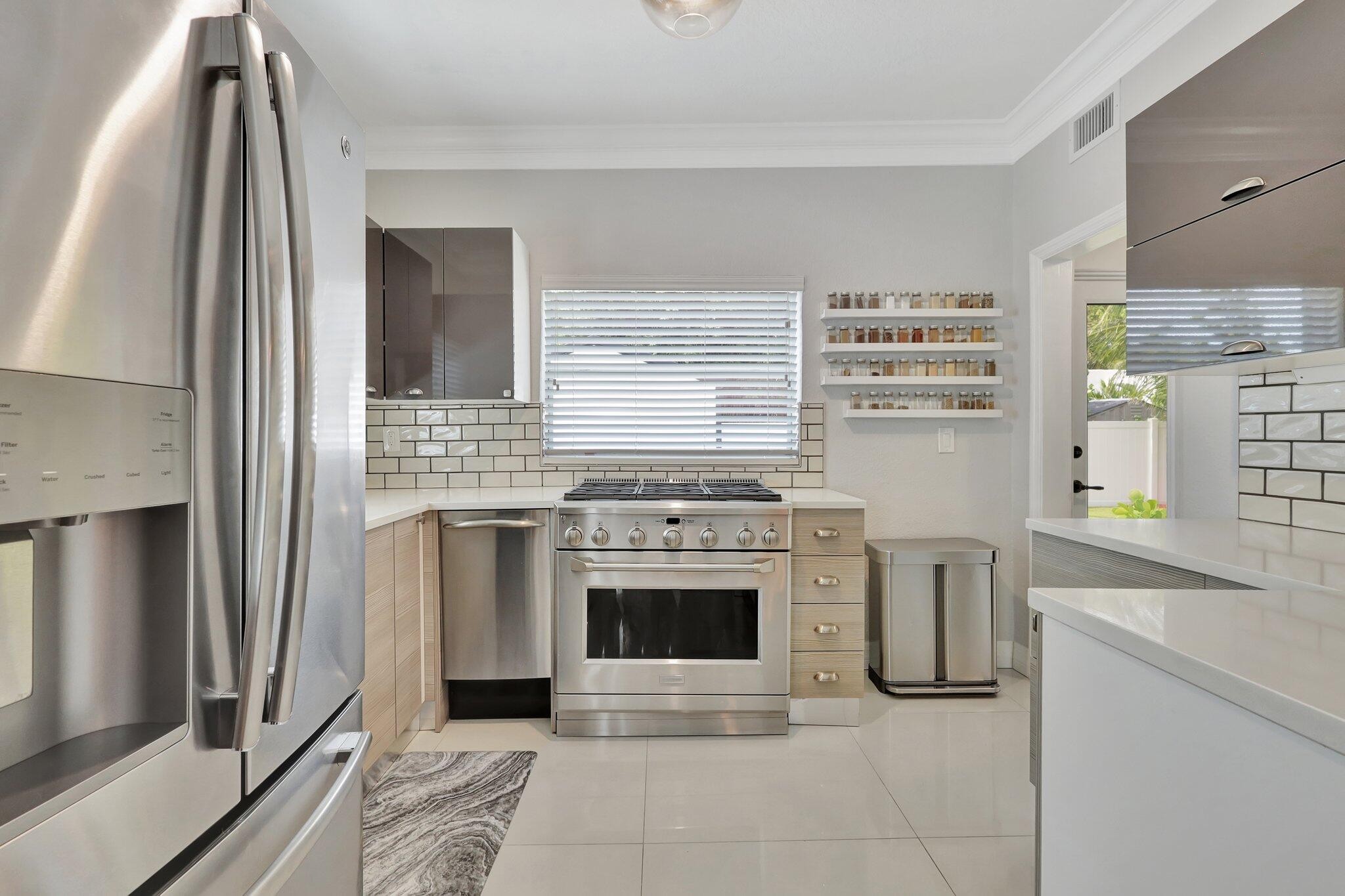 West Palm Beach, Florida, 33401, United States, 2 Bedrooms Bedrooms, ,1 BathroomBathrooms,Residential,For Sale,1942586