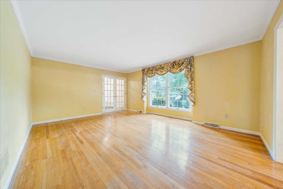 Roanoke, Virginia, 24015, United States, 5 Bedrooms Bedrooms, ,3 BathroomsBathrooms,Residential,For Sale,2043623