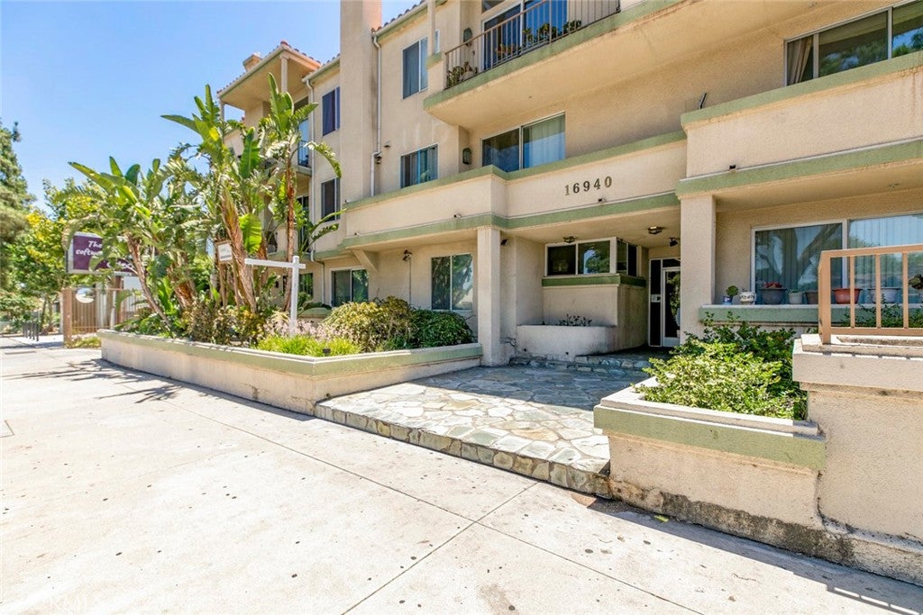Granada Hills, California, 91344, United States, 2 Bedrooms Bedrooms, ,2 BathroomsBathrooms,Residential,For Sale,1940302