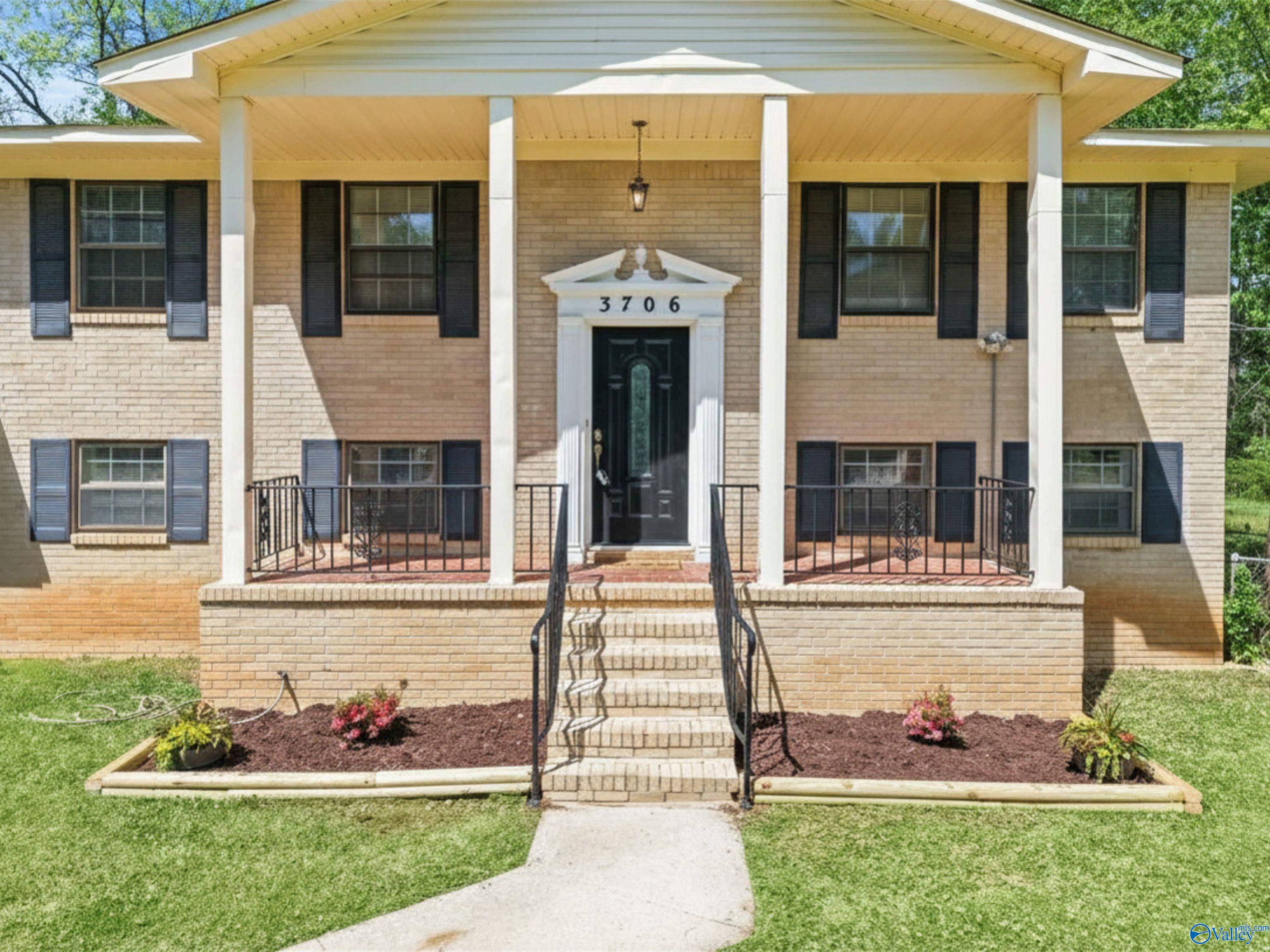 Pecan Grove Dr, Huntsville, AL 35810
