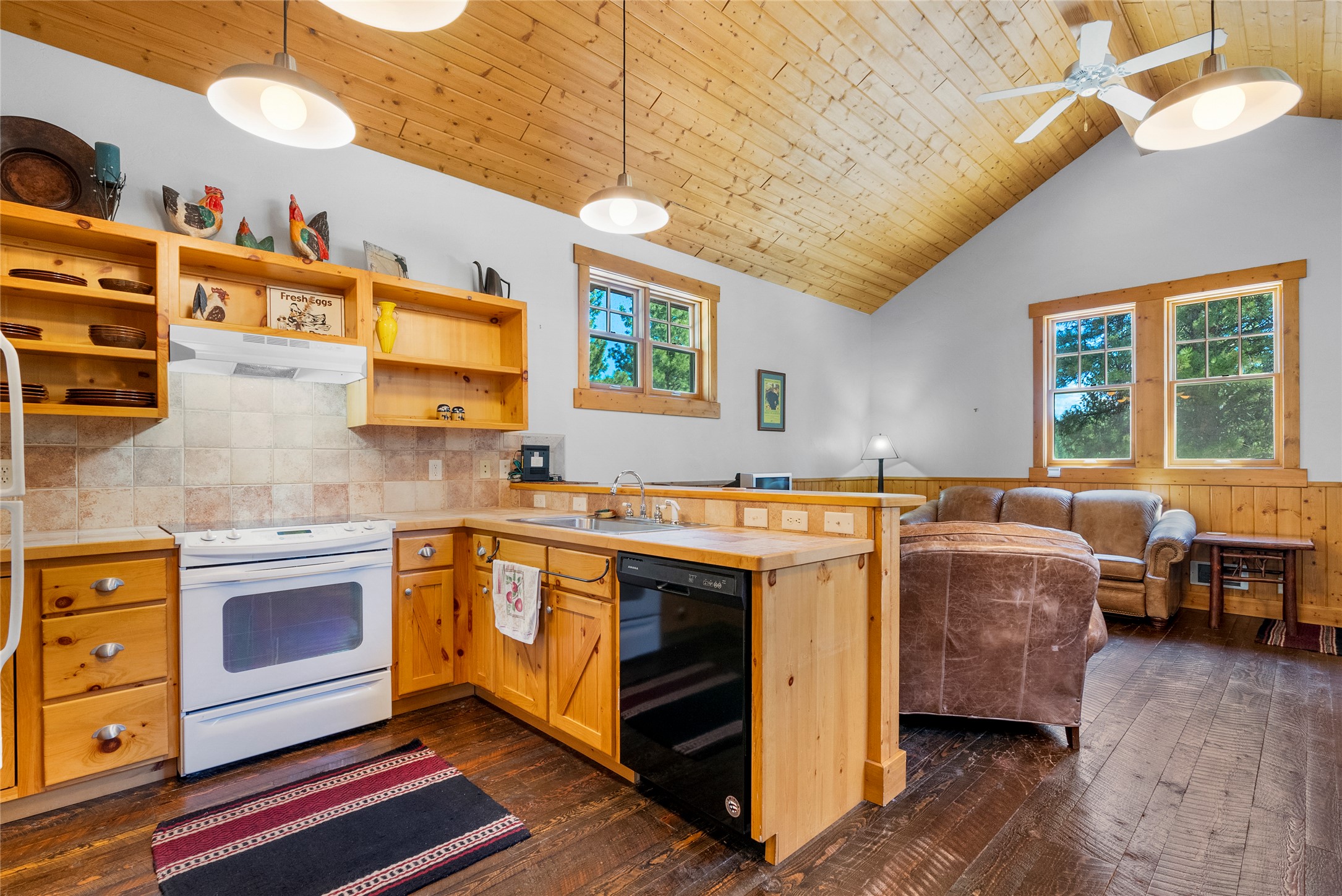  594 Bunkhouse Road - 物件實景