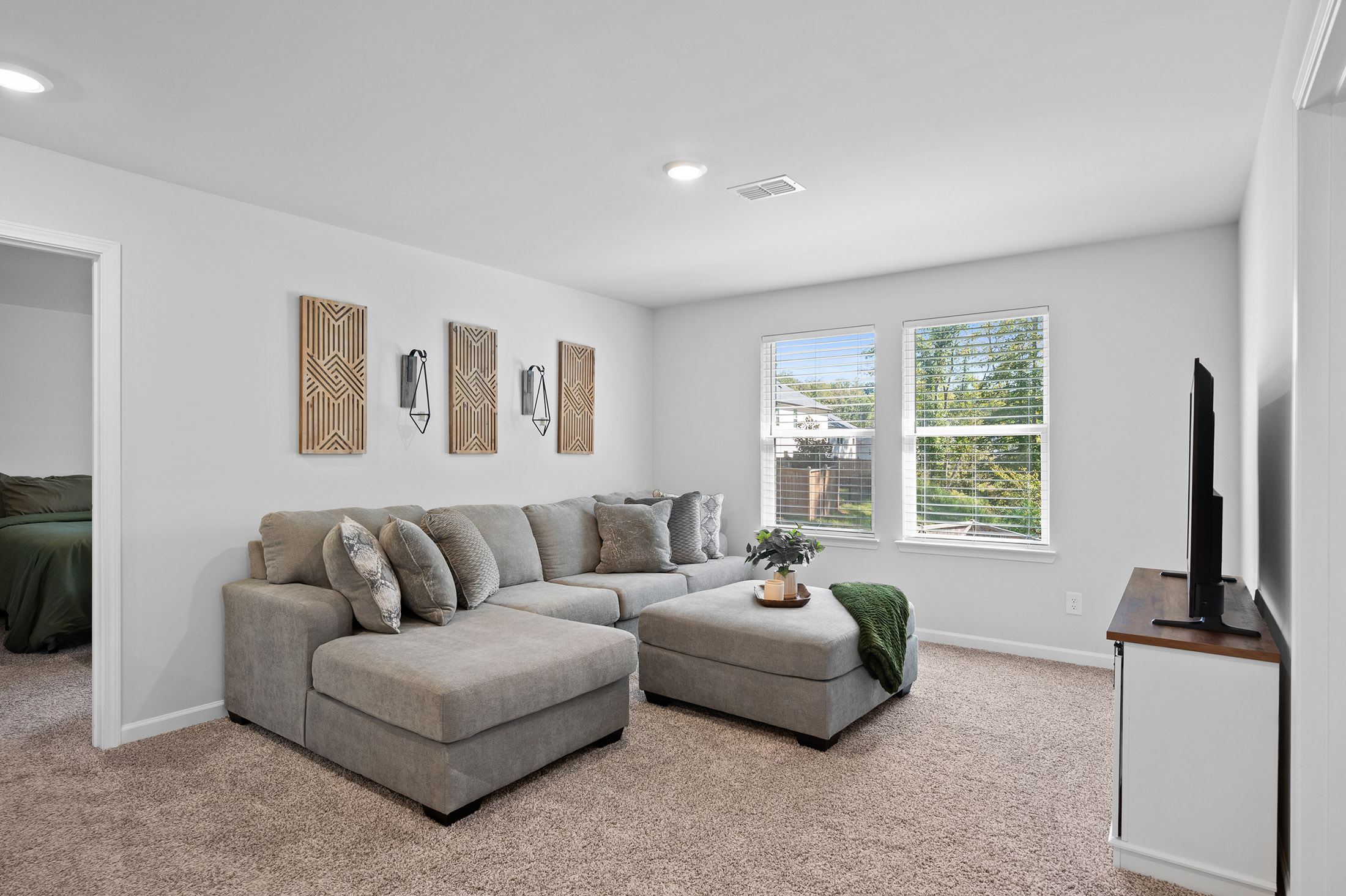  Move-In-Ready Living with a Home Office and Media Loft - 物件實景
