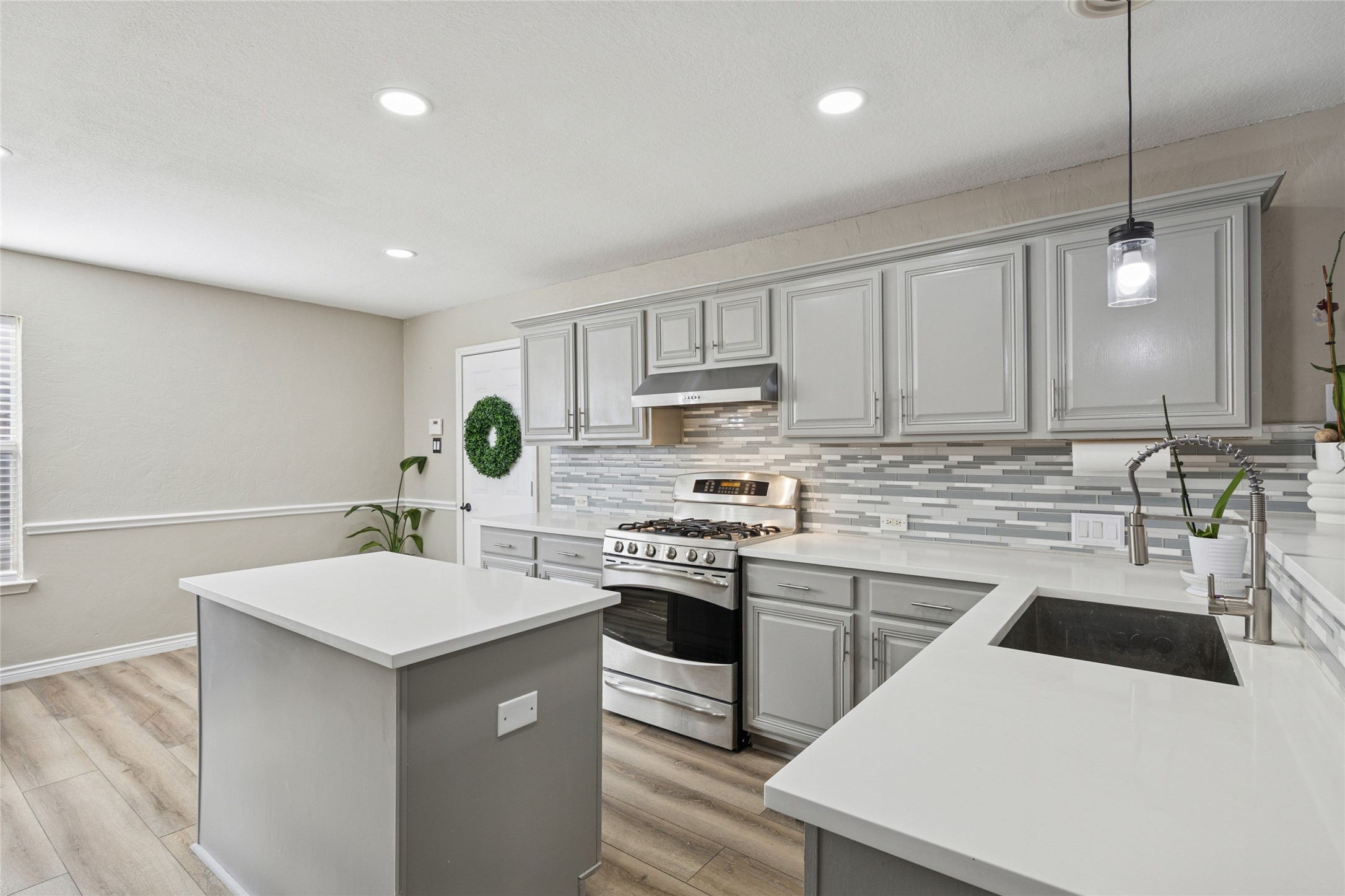 Keller, Texas, 76248, United States, 5 Bedrooms Bedrooms, ,3 BathroomsBathrooms,Residential,For Sale,1988935